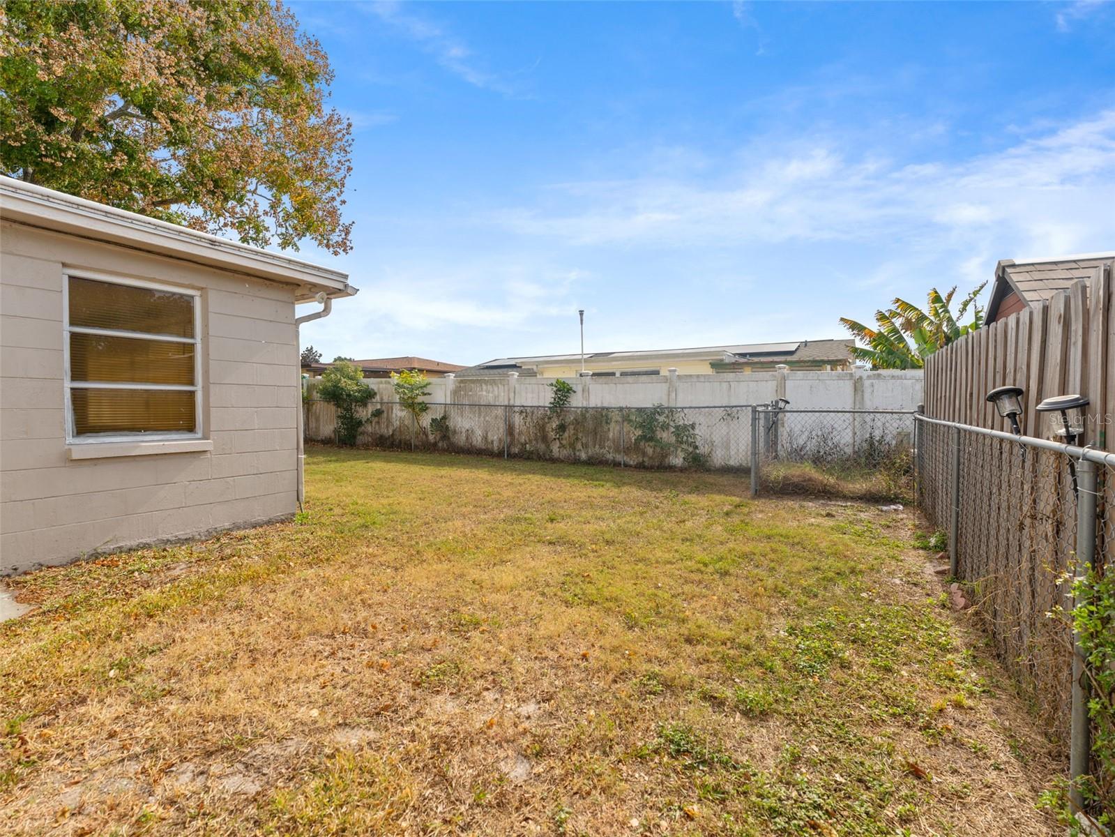 COLONIAL HILLS - Residential