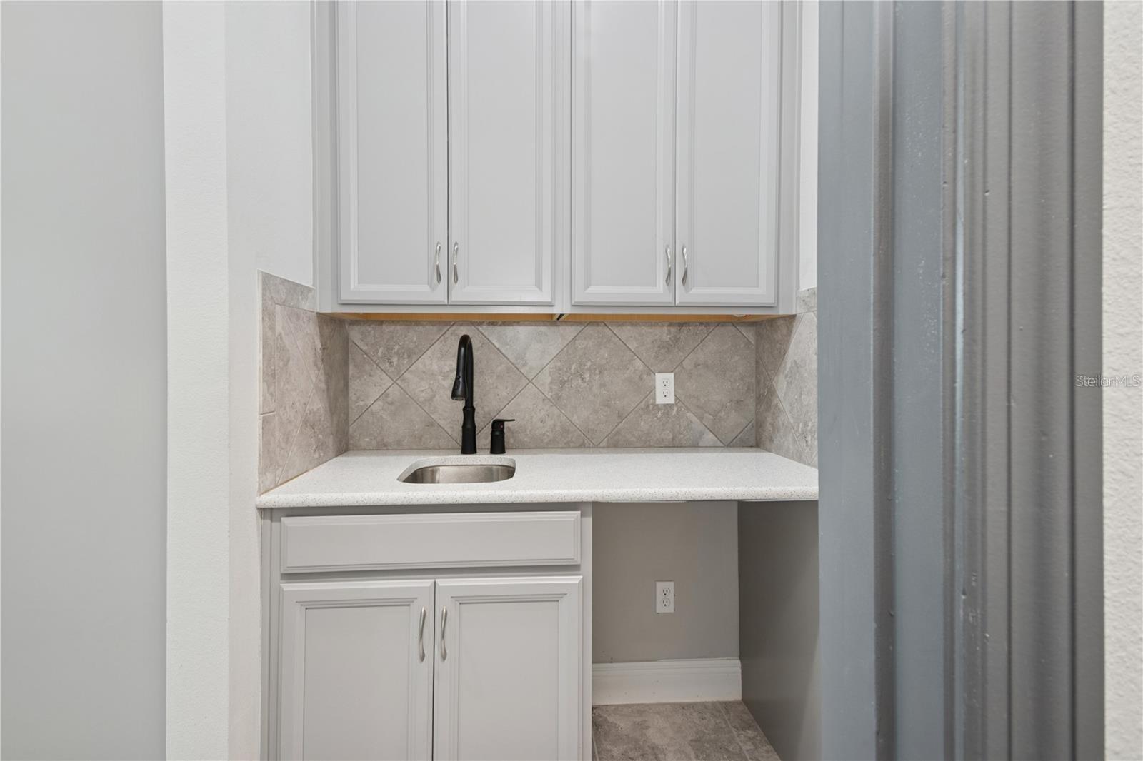 WEST LAKE HANCOCK ESTATES - Residential Lease