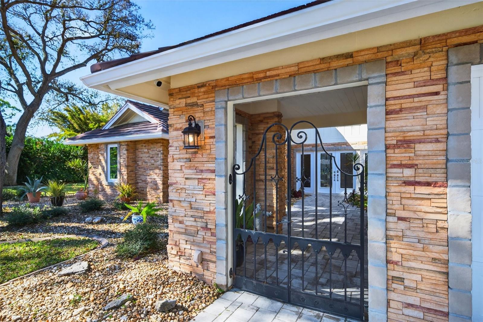 2392 LANDINGS CIRCLE