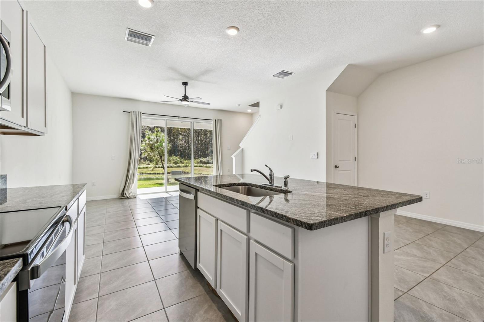 MEADOW RDG PH A-1 - Residential Lease