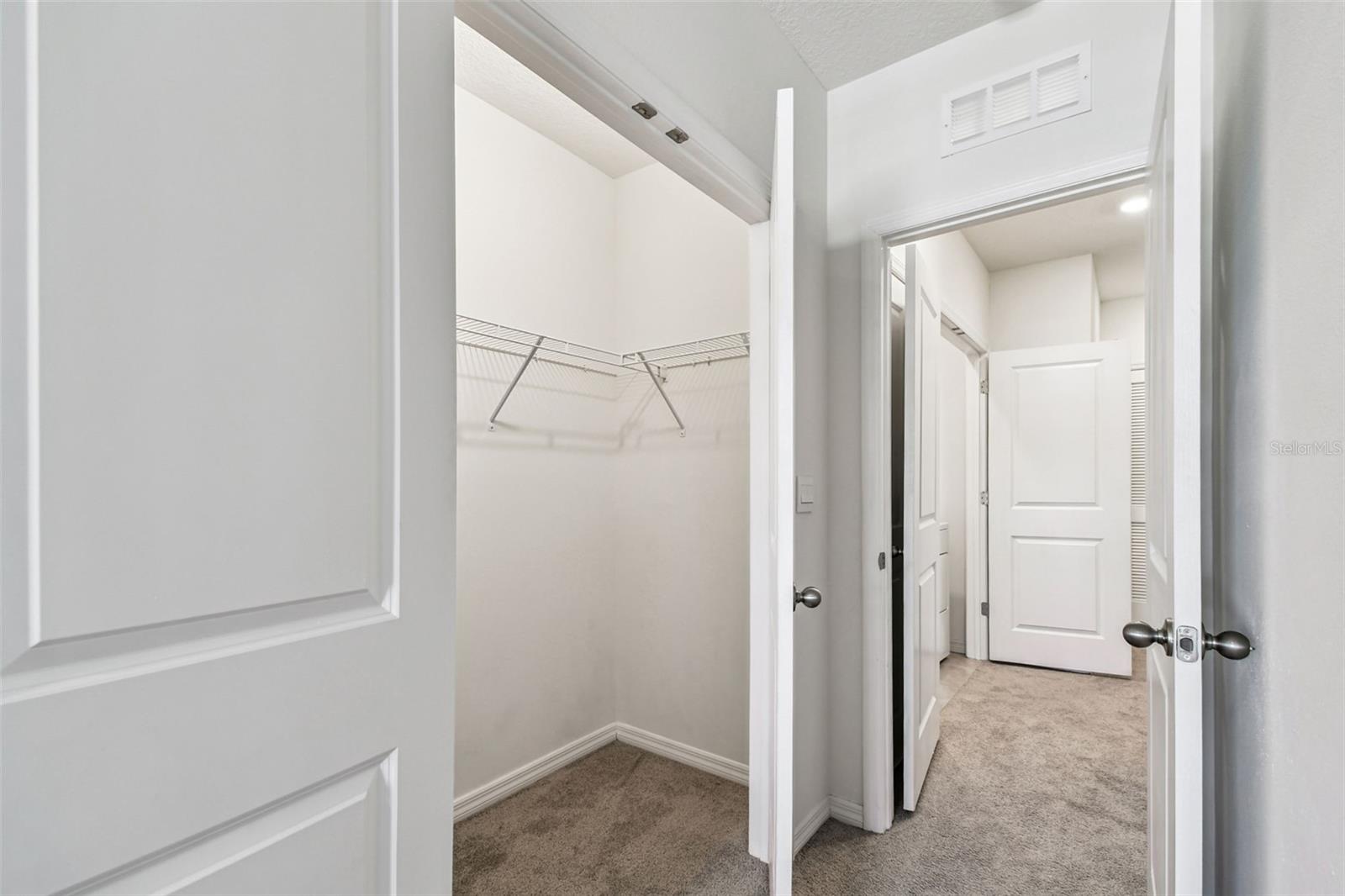 MEADOW RDG PH A-1 - Residential Lease