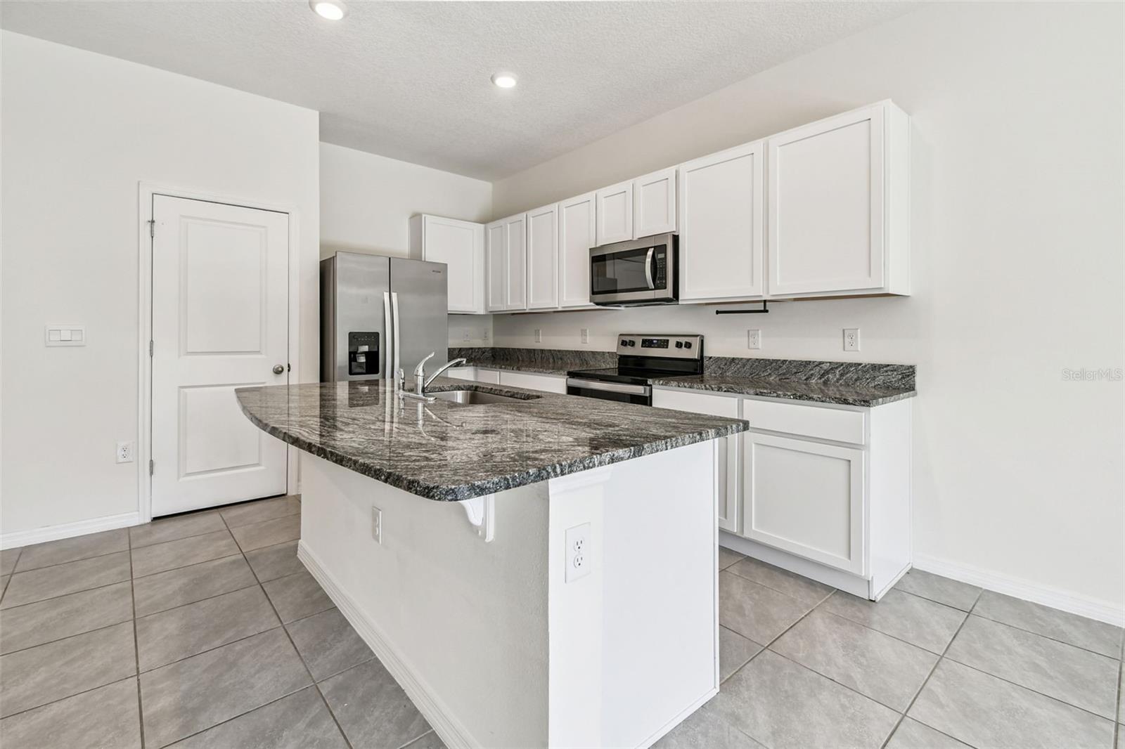 MEADOW RDG PH A-1 - Residential Lease