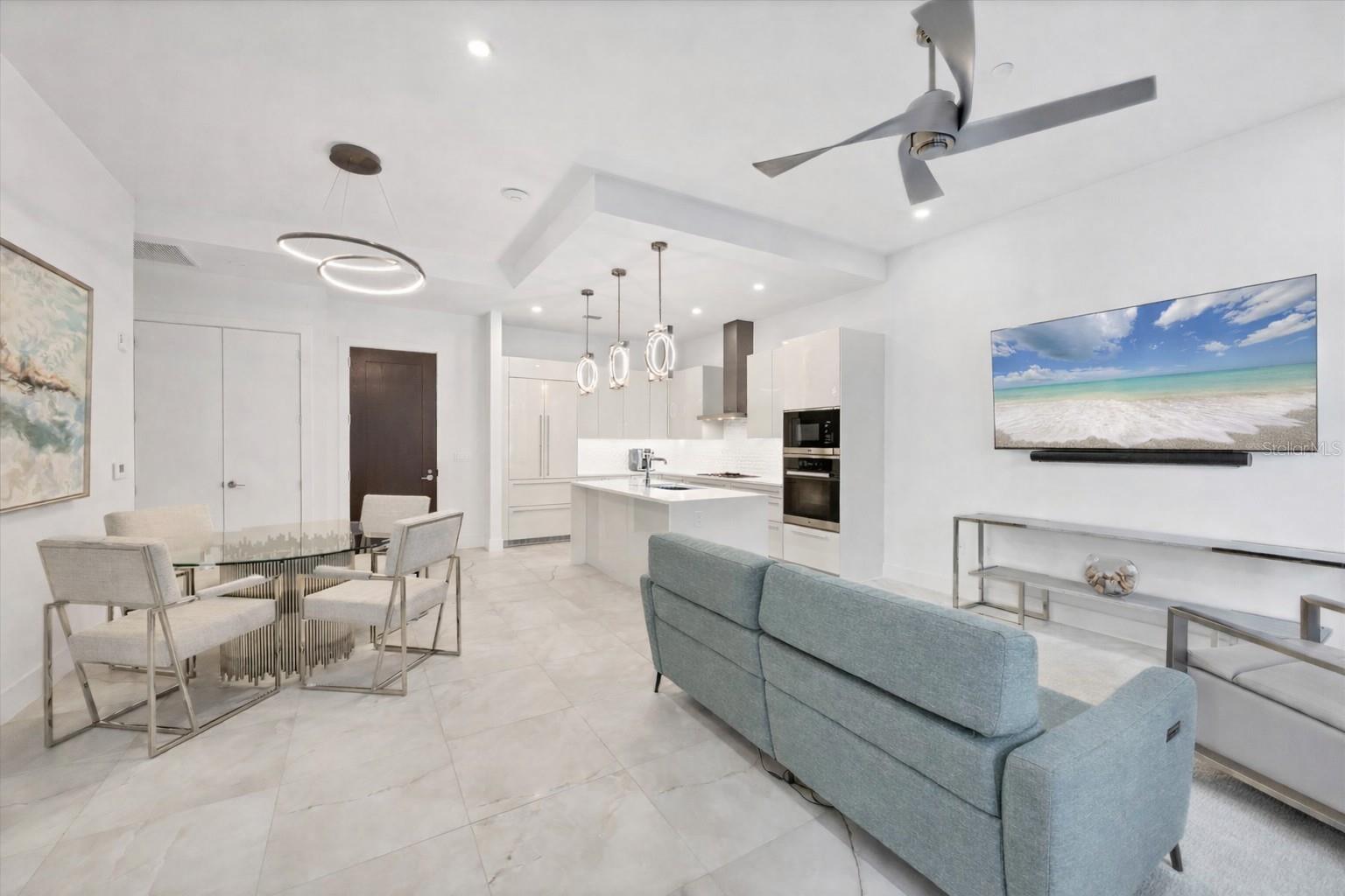 33 S PALM AVENUE 902