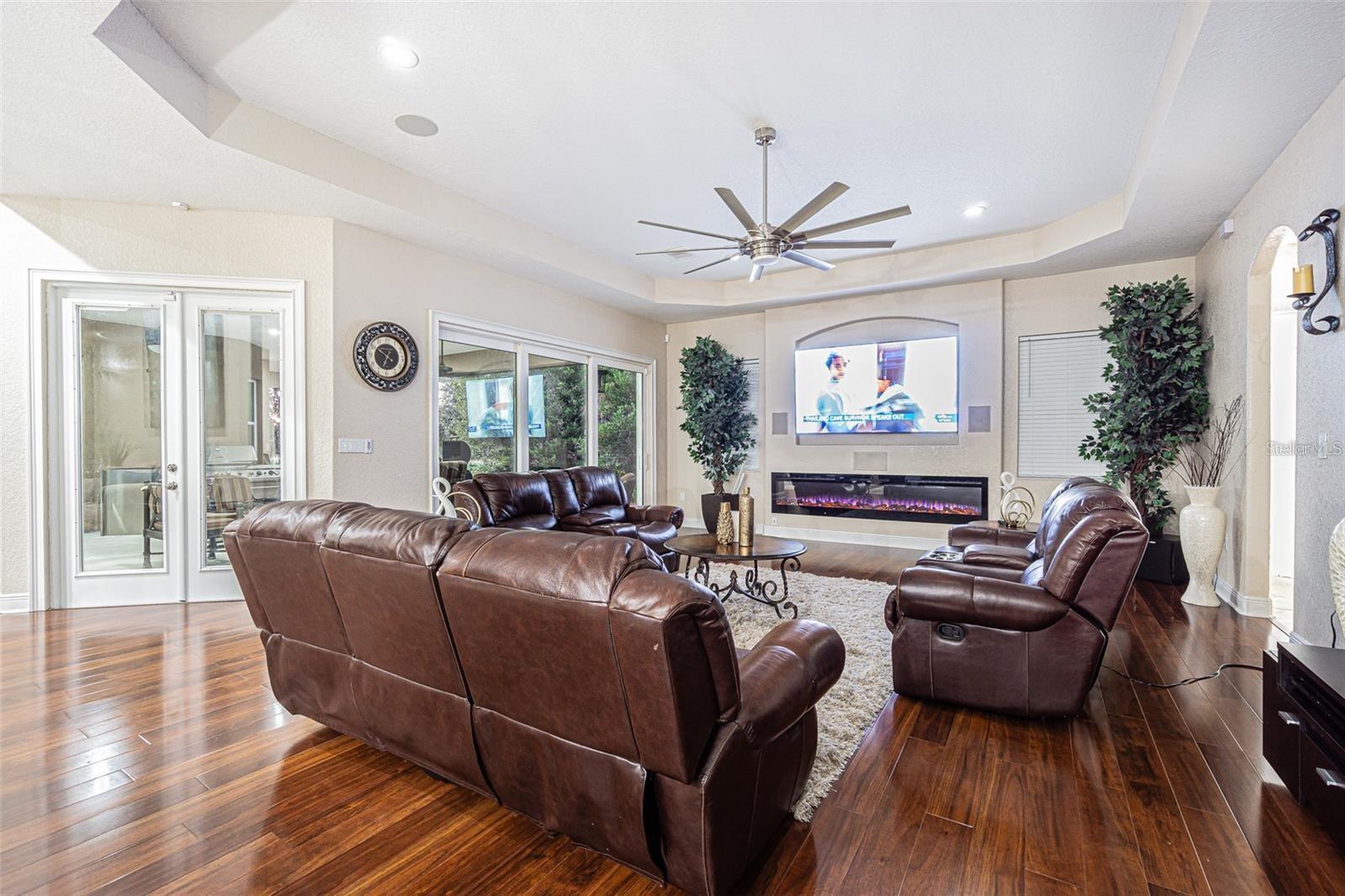 DOVER GROVES - Residential