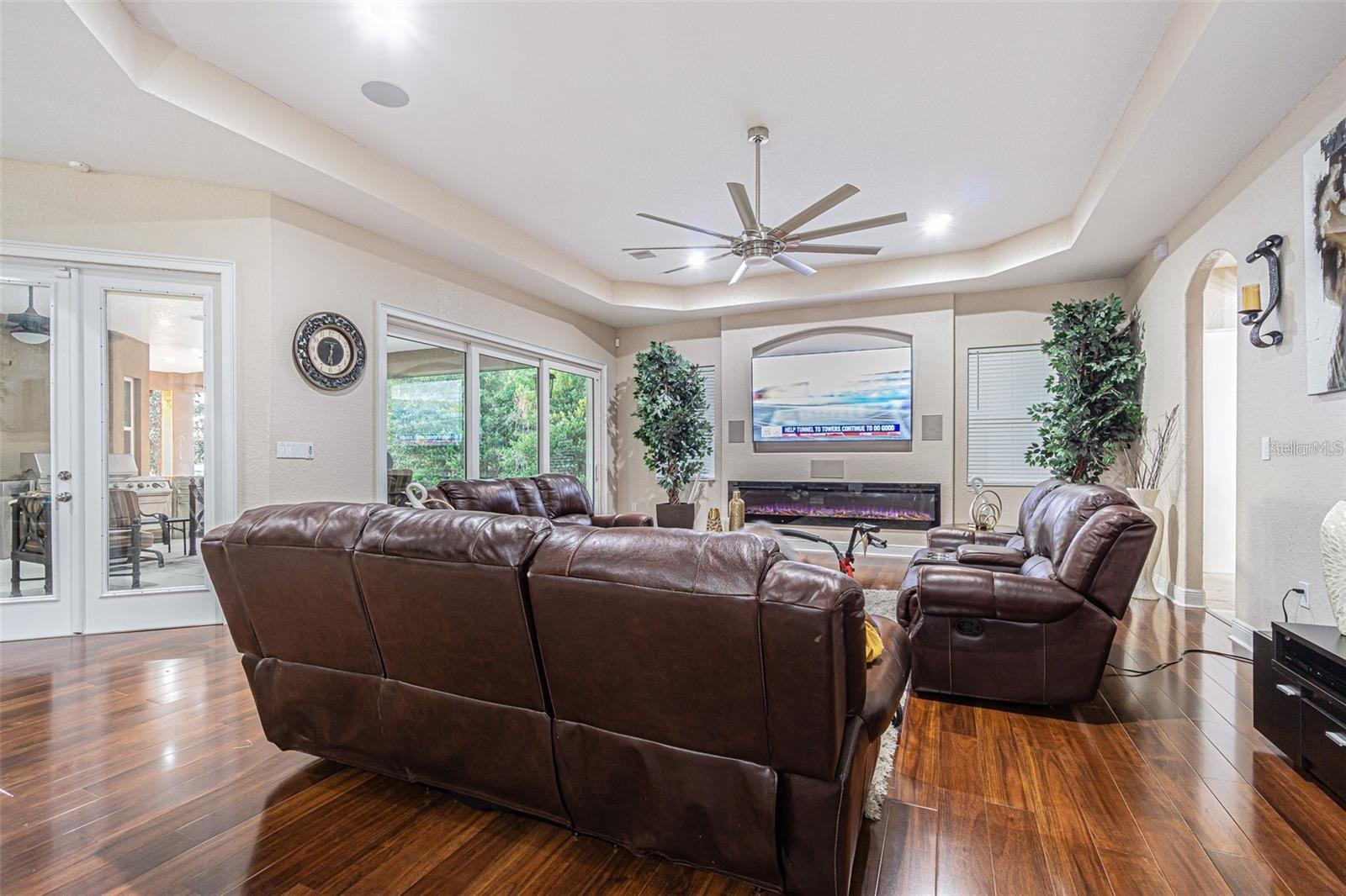 DOVER GROVES - Residential