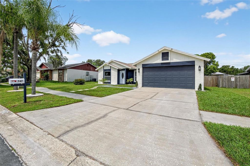 Photo of 747 Stillview Circle, Brandon, FL 33510 (MLS # TB8409023)