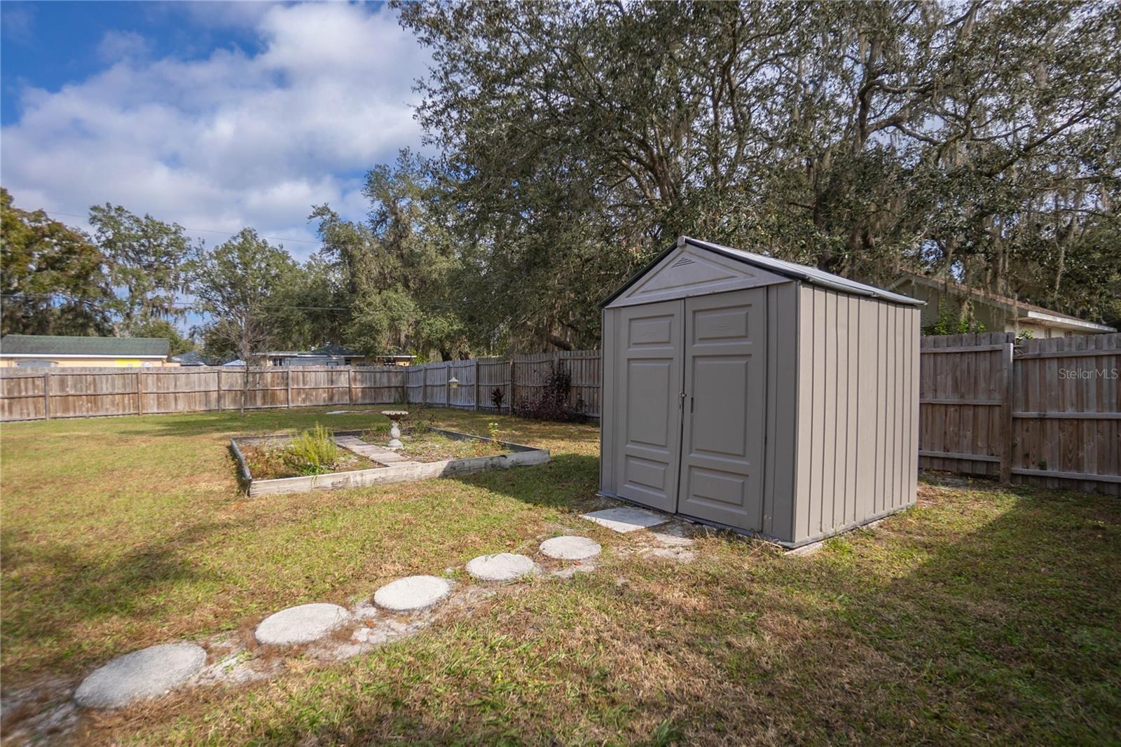 LAKE ESTATES - Residential