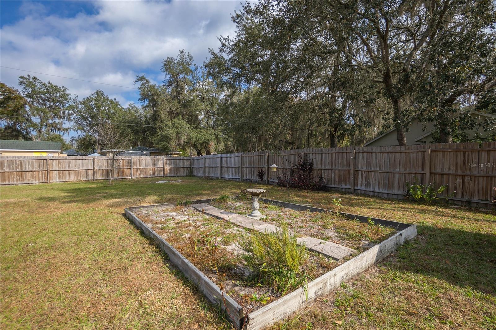 LAKE ESTATES - Residential