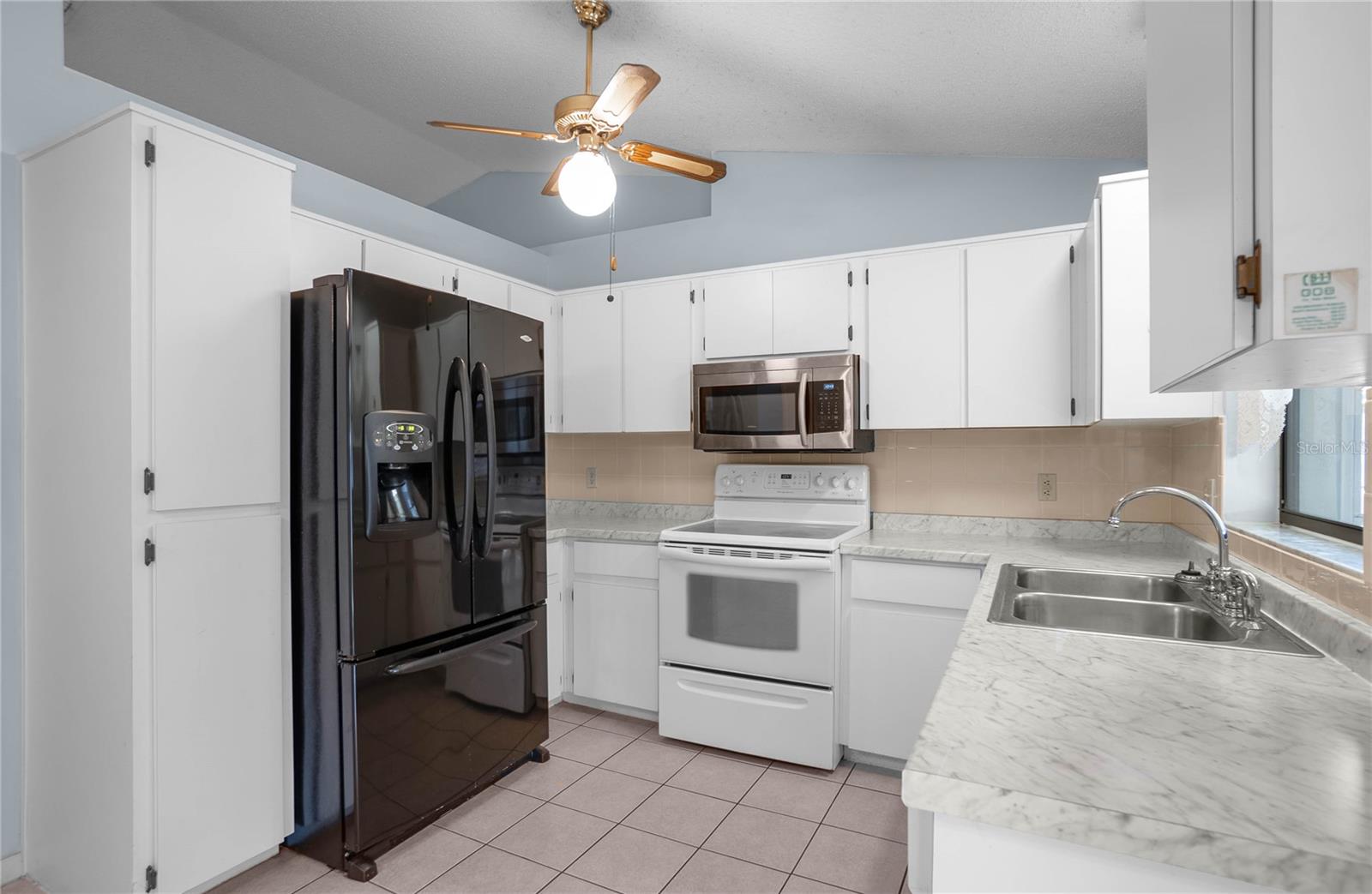 LAKE ESTATES - Residential