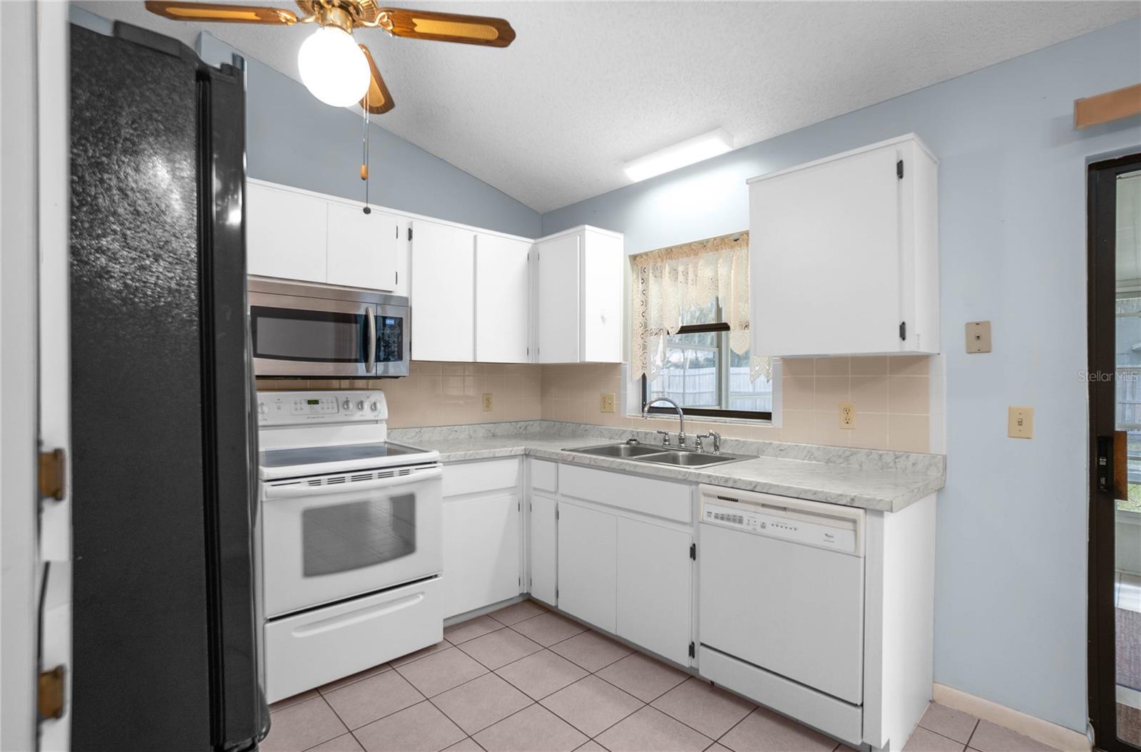 LAKE ESTATES - Residential