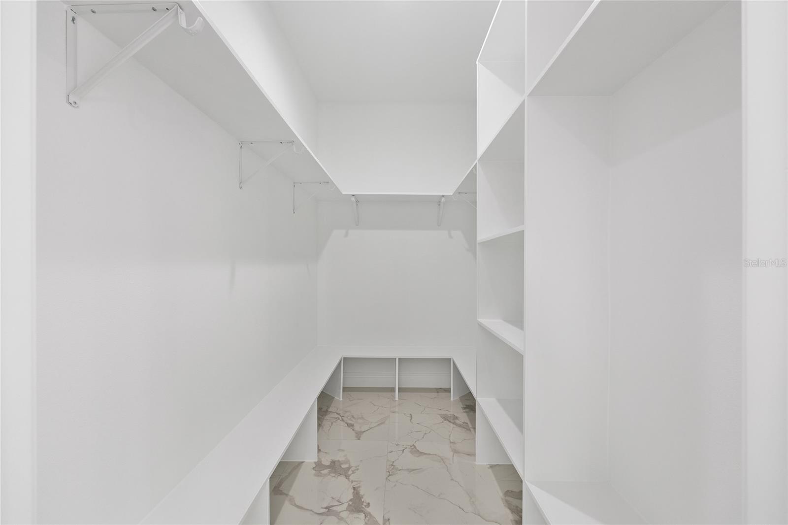 ROLLING HILLS UN 4 - Residential