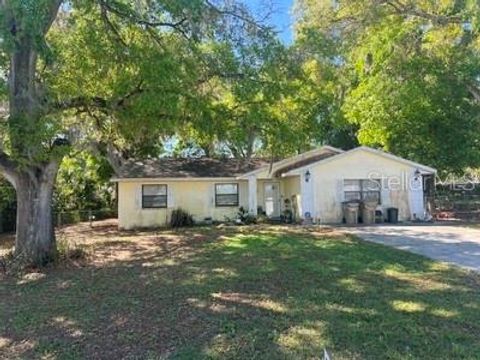 Photo of 1505 Grove Avenue, Leesburg, FL 34748 (MLS # G5109973)