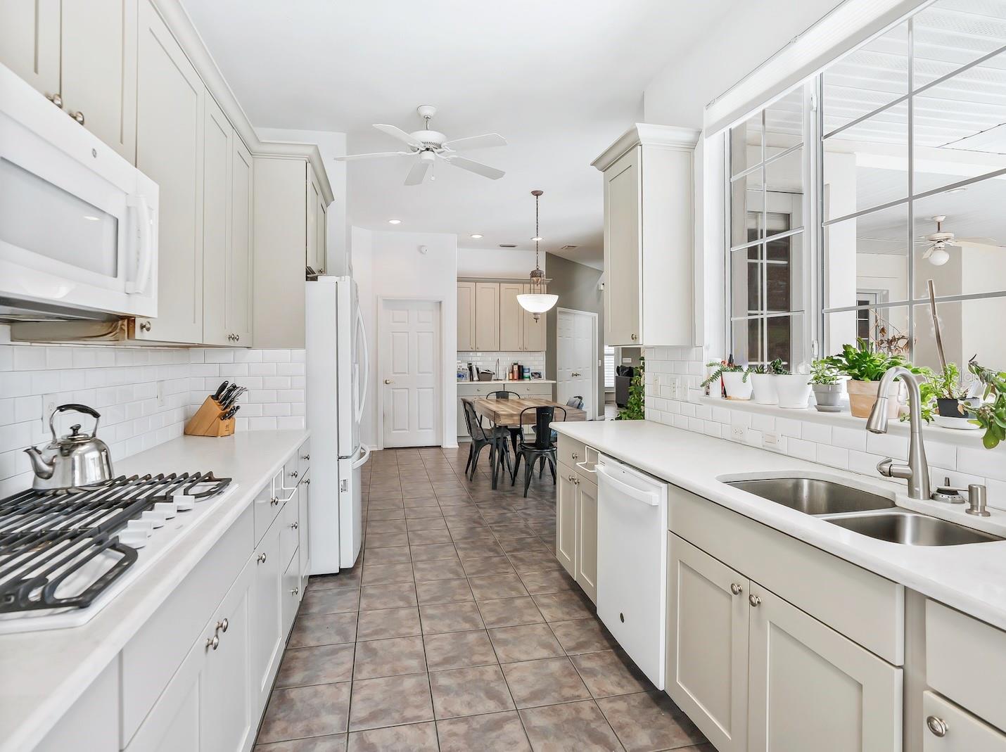 HARBOR HILLS UN #1 - Residential