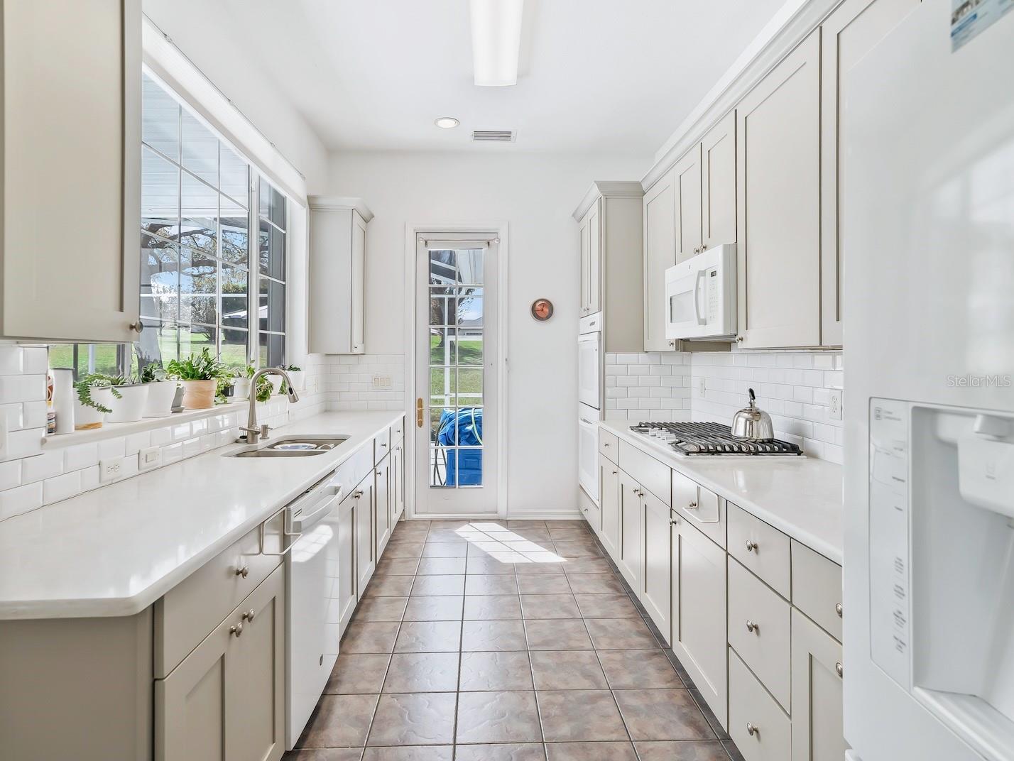 HARBOR HILLS UN #1 - Residential