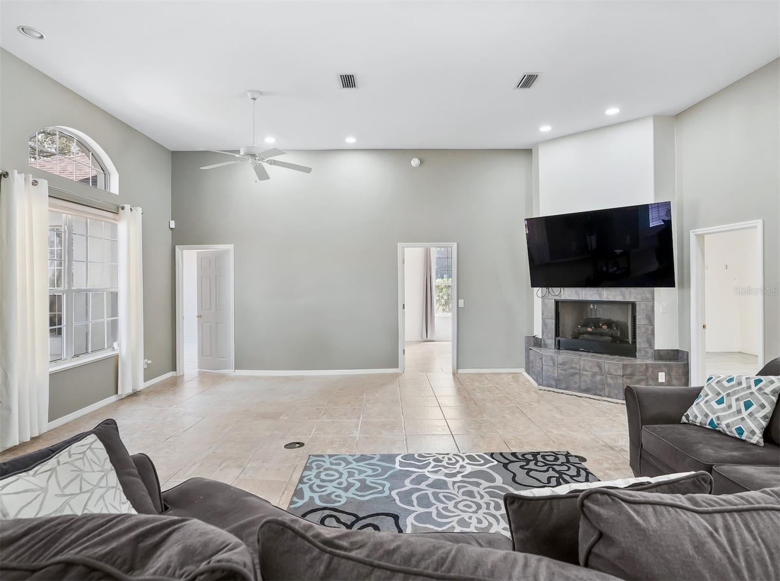 HARBOR HILLS UN #1 - Residential