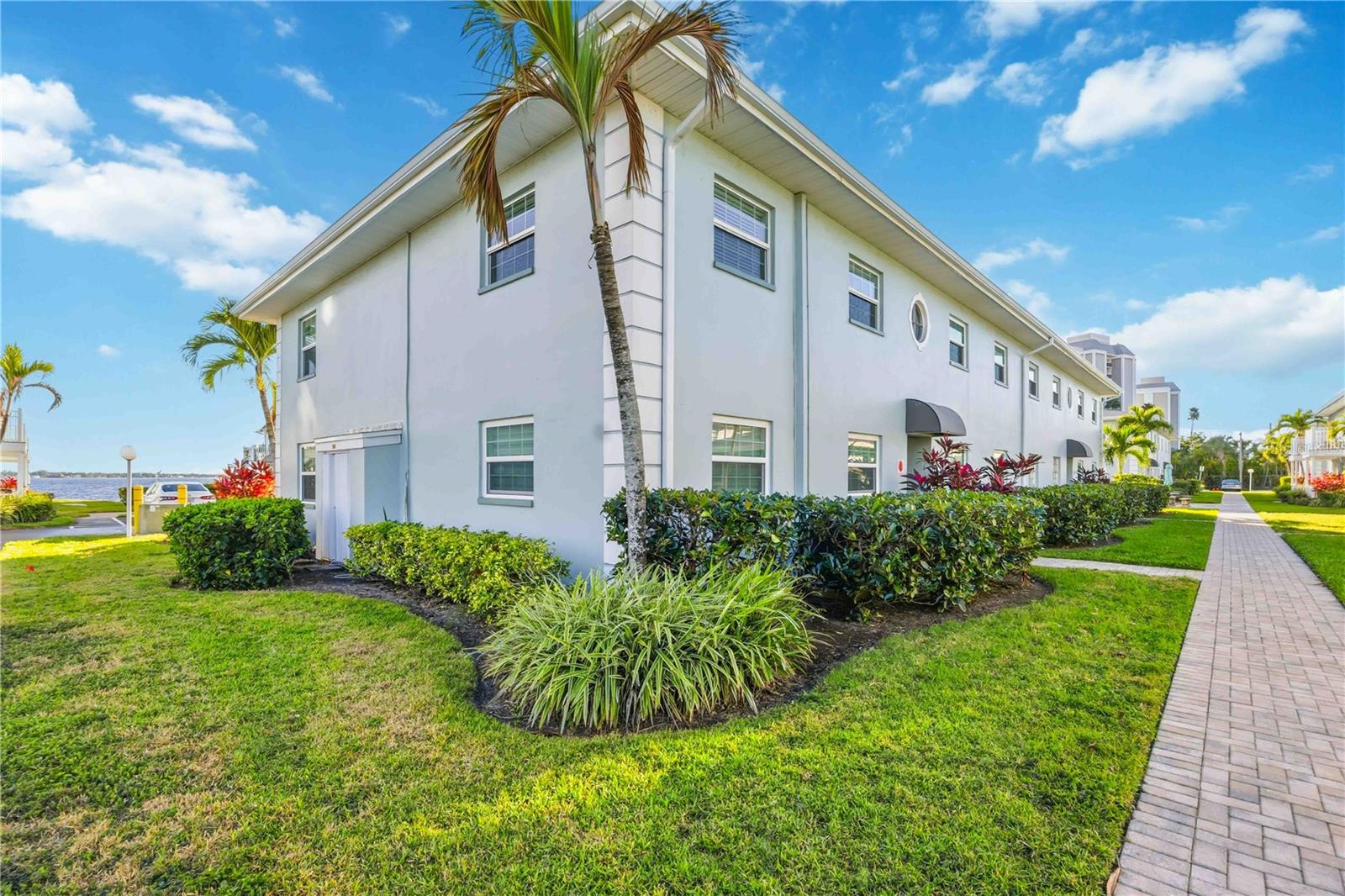 PALMS/WATERS EDGE - Residential