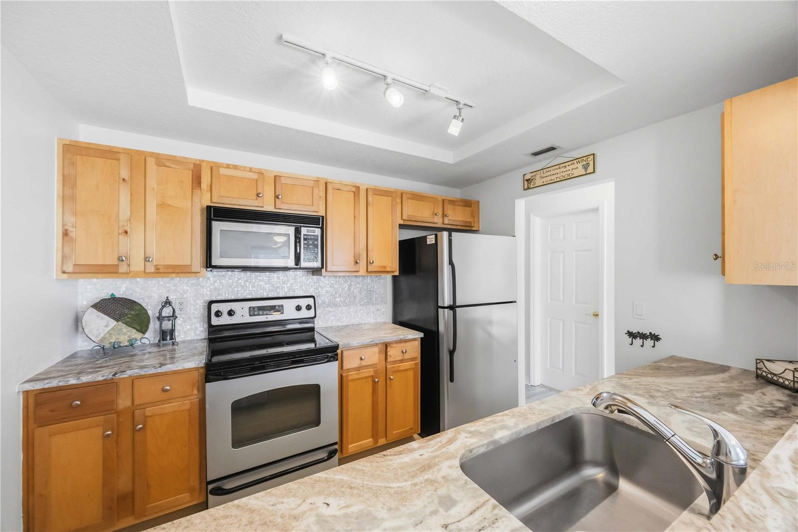 PALMS/WATERS EDGE - Residential