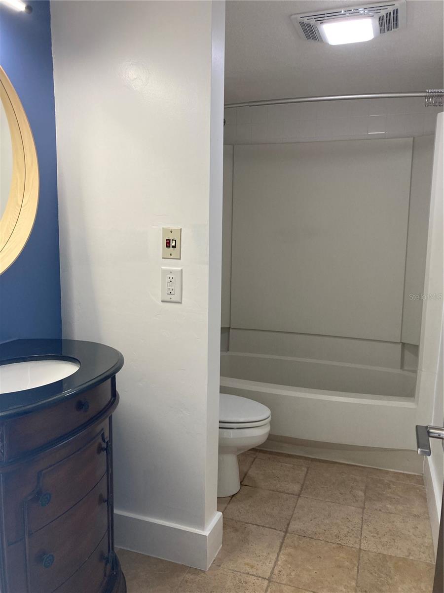 GRENELEFE CAMELOT CONDO PH 03 - Residential