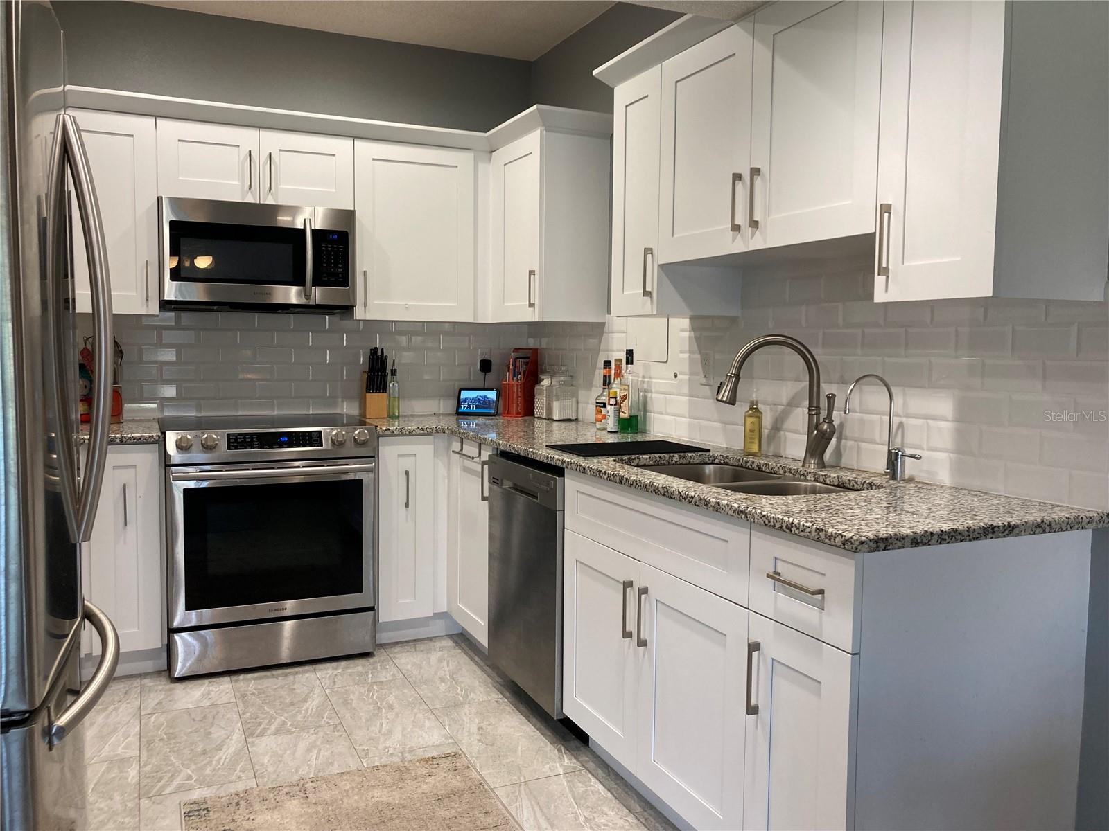 GRENELEFE CAMELOT CONDO PH 03 - Residential