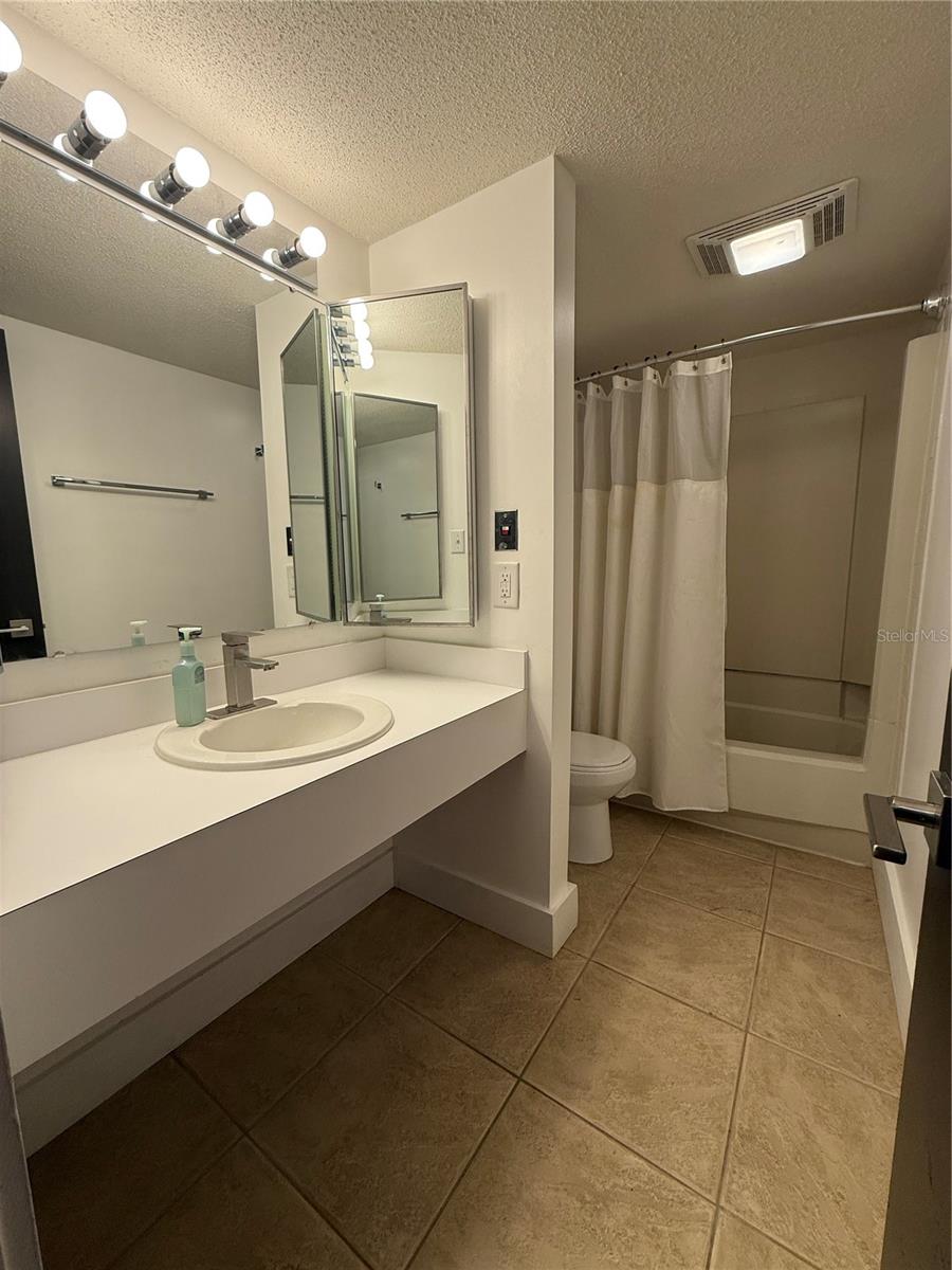 GRENELEFE CAMELOT CONDO PH 03 - Residential