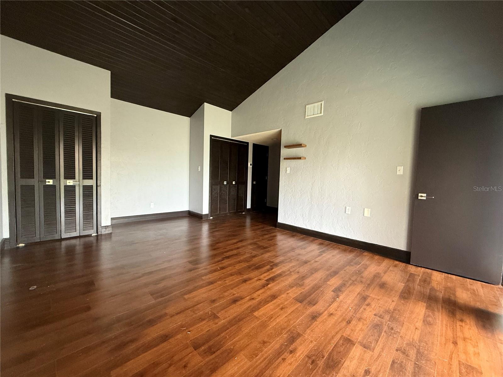 GRENELEFE CAMELOT CONDO PH 03 - Residential