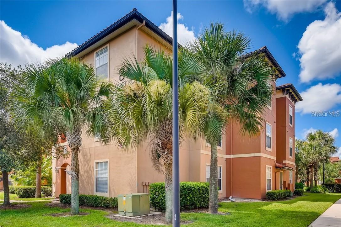 Welcome to this well-maintained first-floor 2-bedroom, 2-bathroom condo located in the desirable Palms Club at MetroWest community. This home offers a bright and open floor plan with a spacious living area, dining space, and a functional kitchen with a breakfast bar. Both bedrooms are generously sized, and the unit includes an inside laundry room for added convenience.
Relax on the screened-in patio while enjoying peaceful water views. The Palms Club is a guard-gated community offering resort-style amenities, including multiple swimming pools, fitness center, tennis courts, clubhouse, and walking paths.
Conveniently located just minutes from major highways, Downtown Orlando, shopping, dining, and area attractions.
Don’t miss the opportunity to make this beautiful condo your next home!