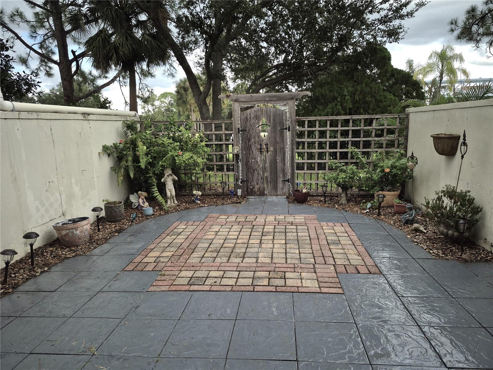 MEDITERRANEAN MANORS - Residential