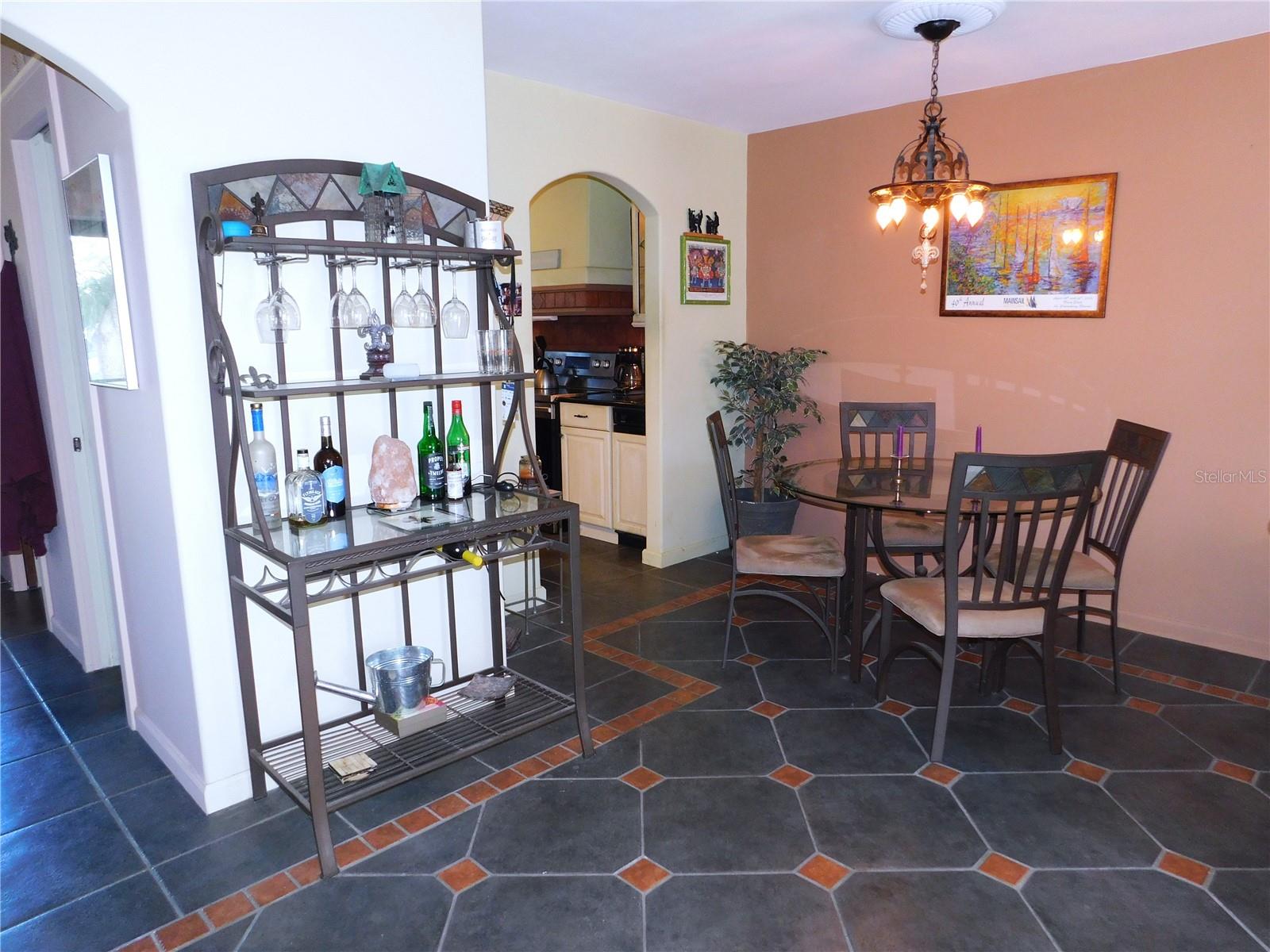 MEDITERRANEAN MANORS - Residential