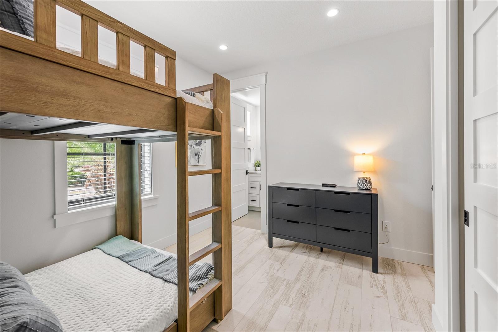 SAINT ARMANDS DIV JOHN RINGLING ESTATES - Residential