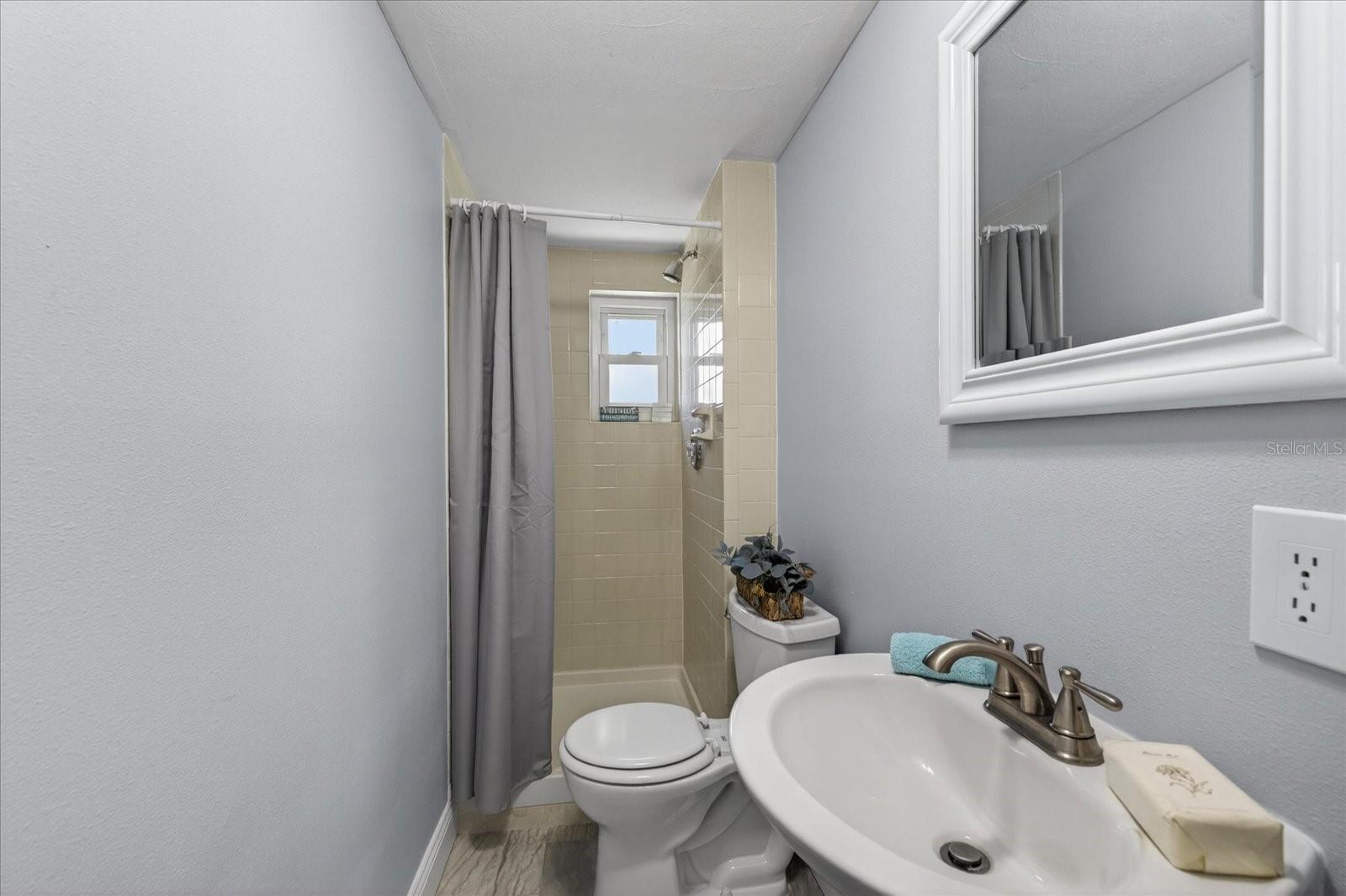 FLOR A MAR - Residential