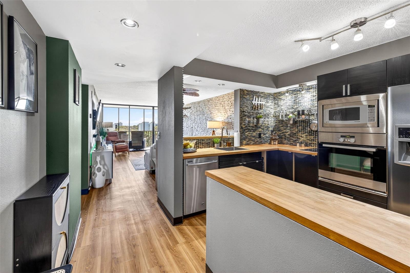 800 COVE CAY DRIVE 7D
