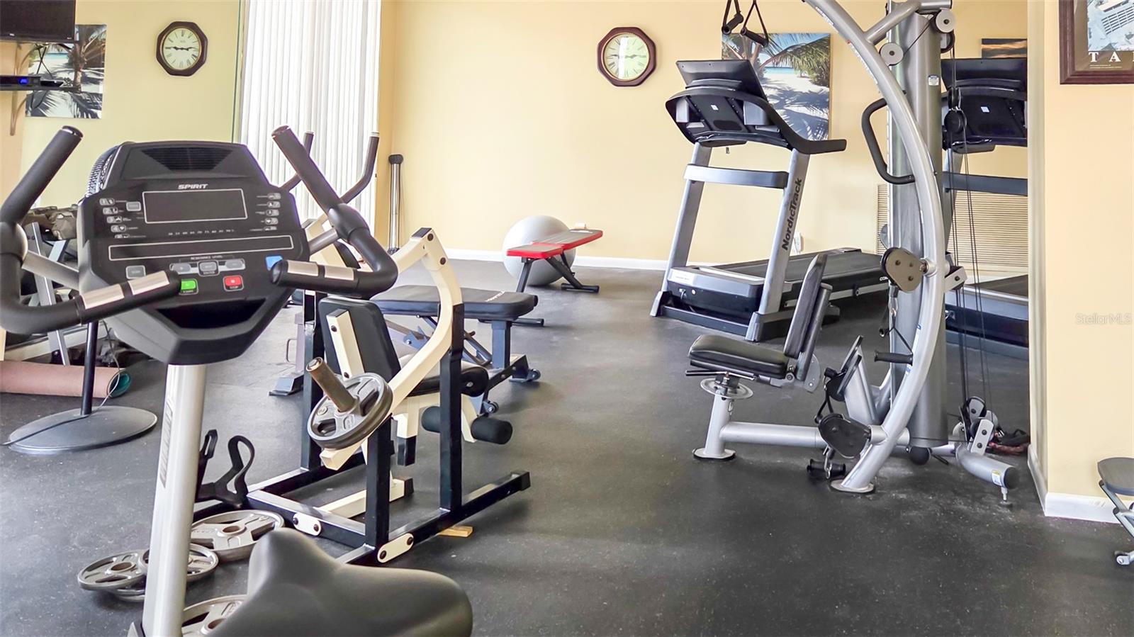 BAHIA DEL MAR I - Residential