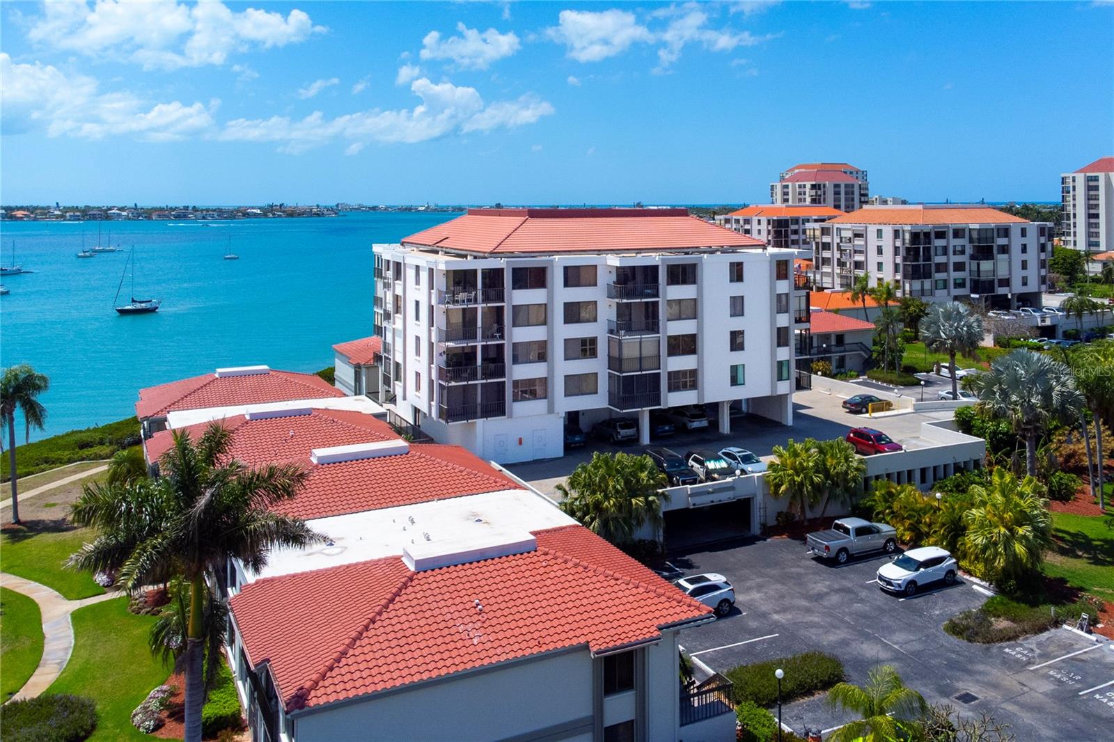 BAHIA DEL MAR I - Residential