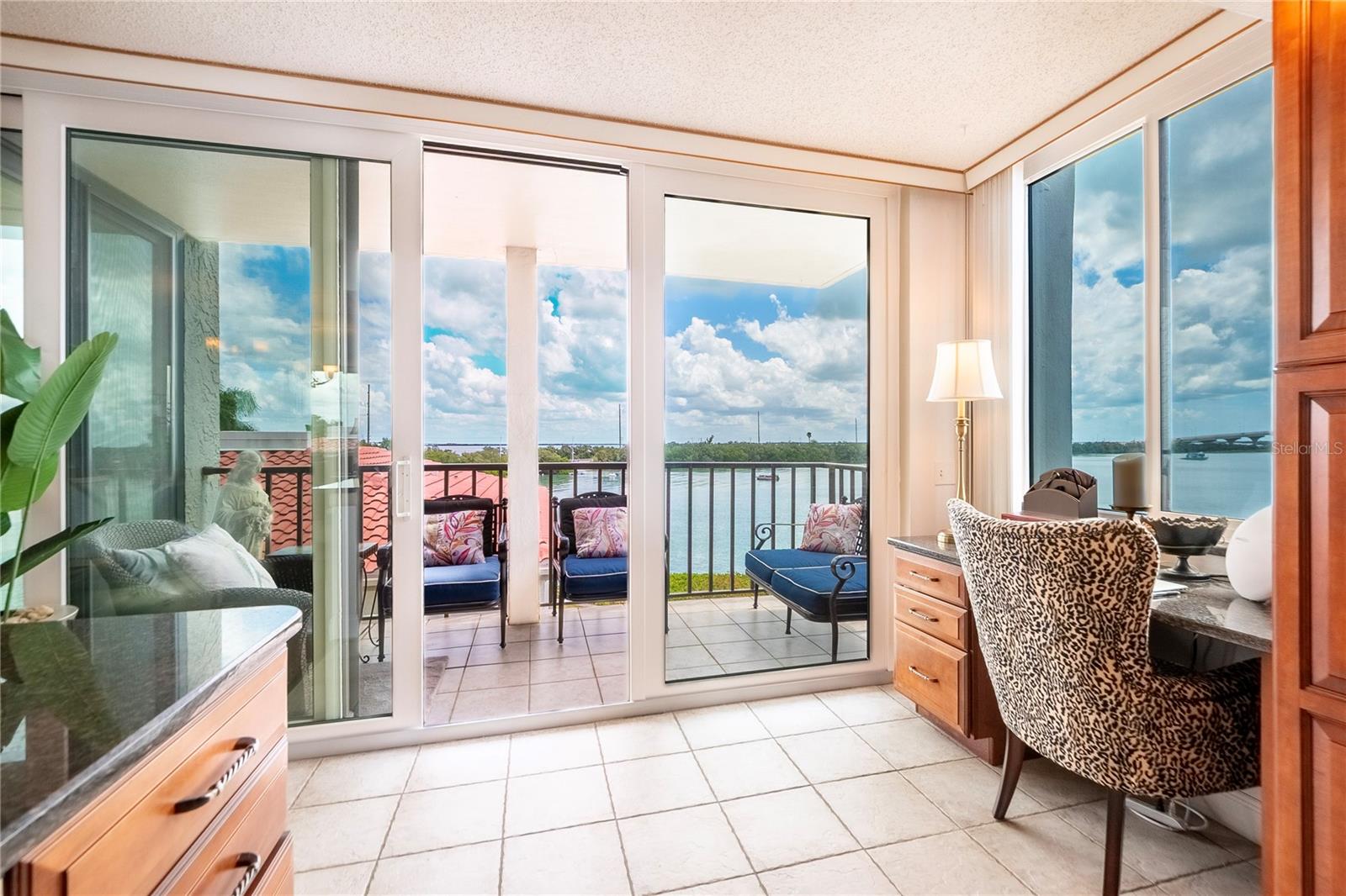 BAHIA DEL MAR I - Residential