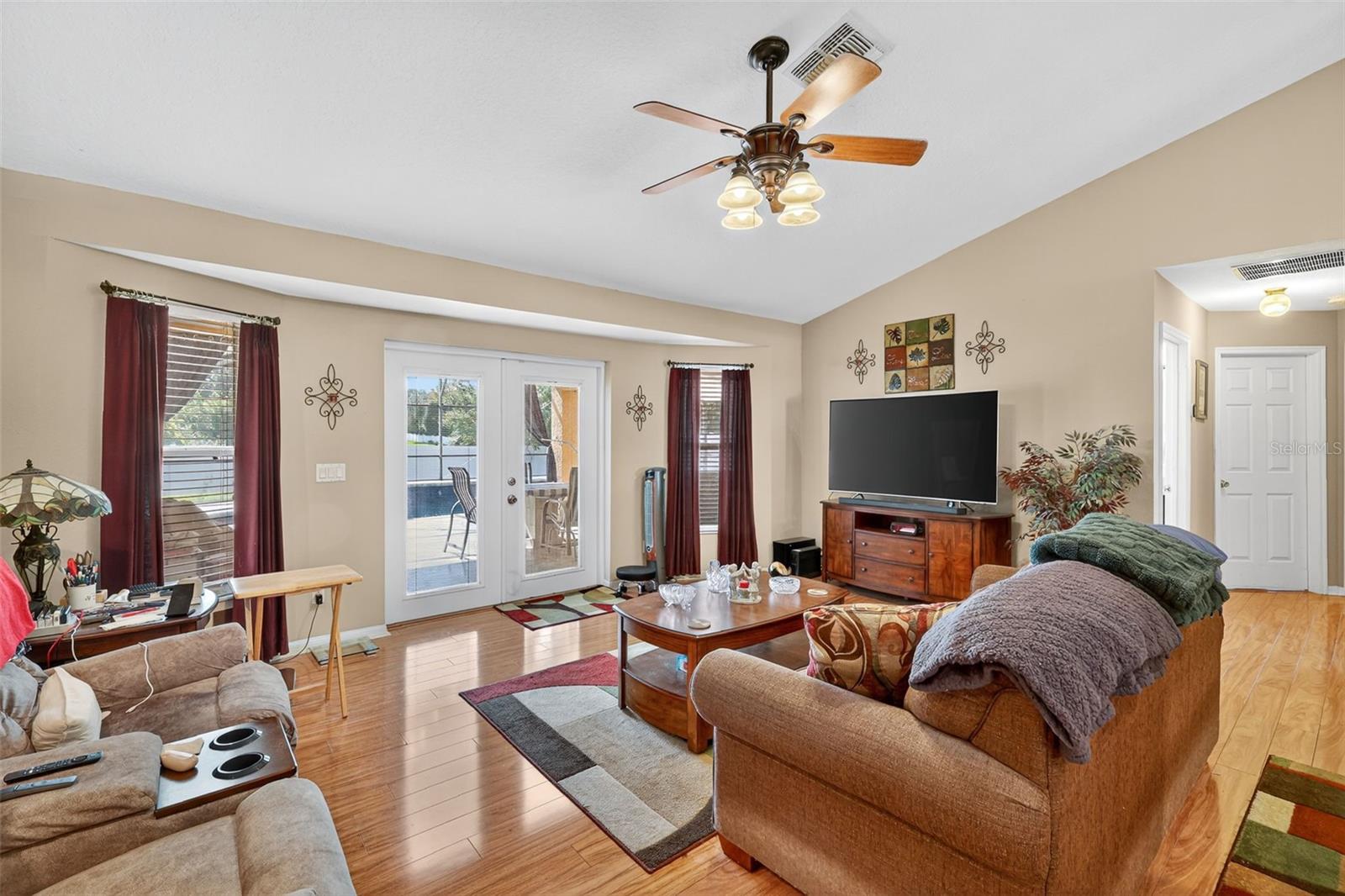 REAGANS RUN - Residential