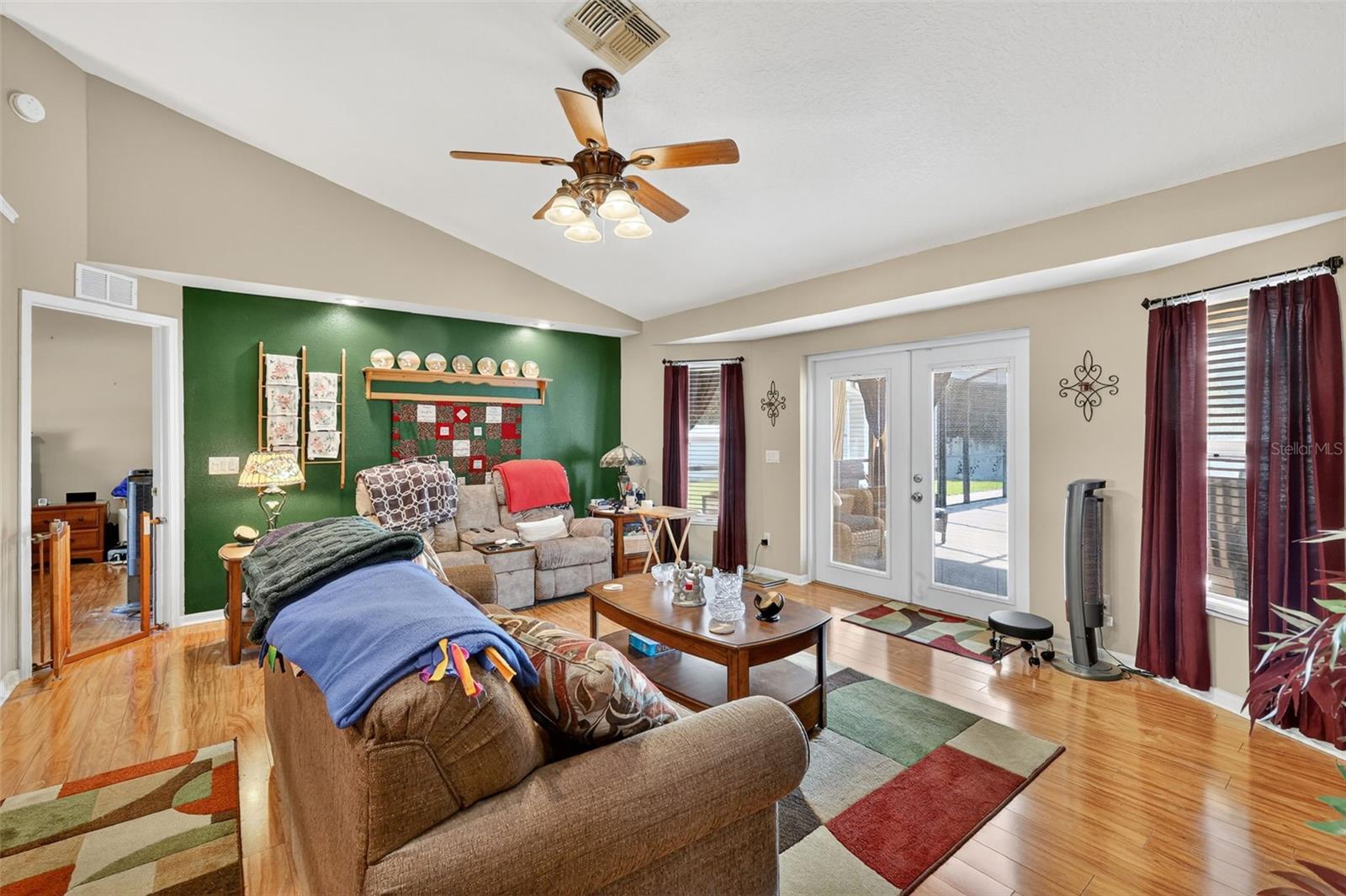 REAGANS RUN - Residential