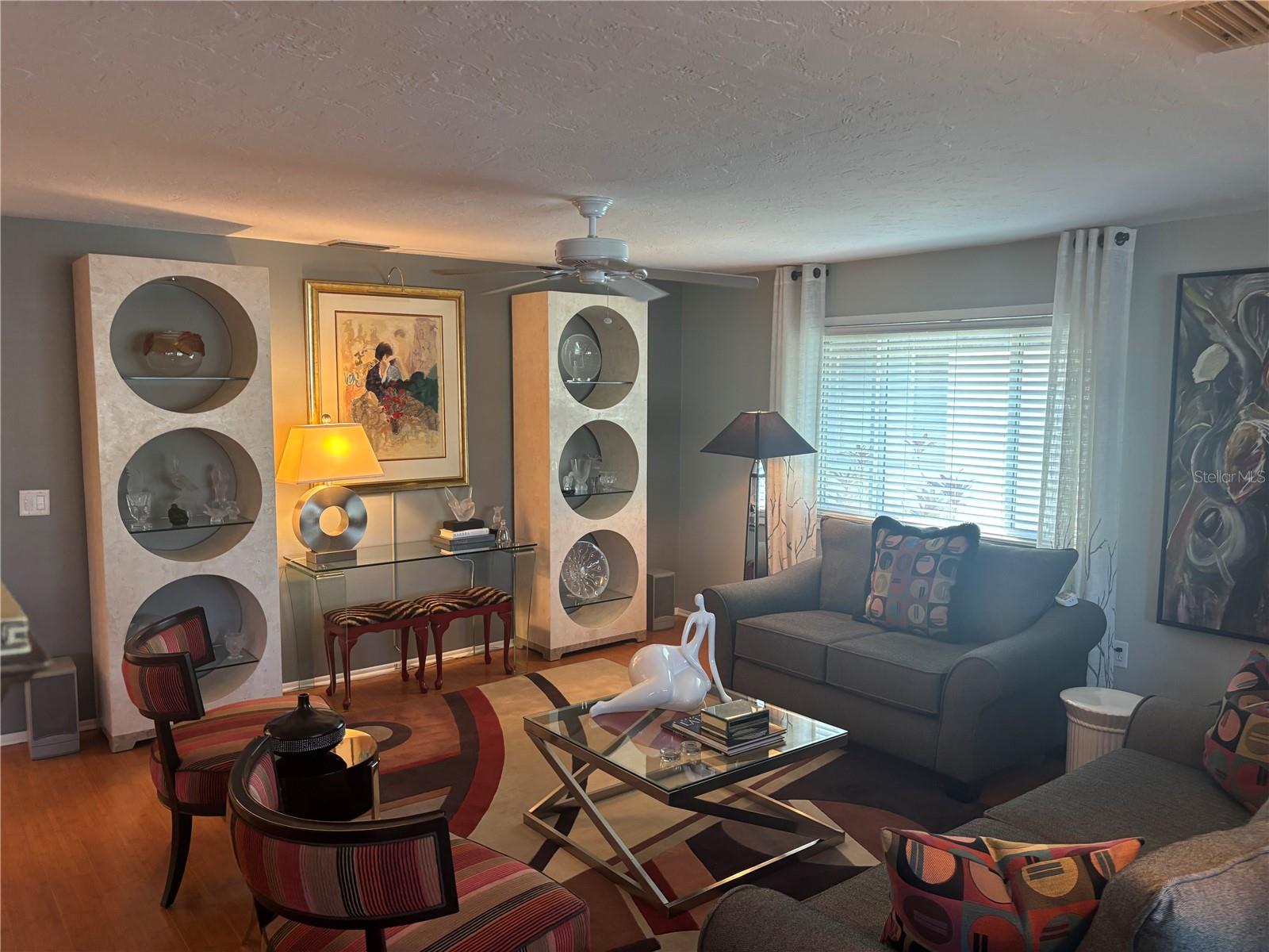 3917 GLEN OAKS DRIVE E 52