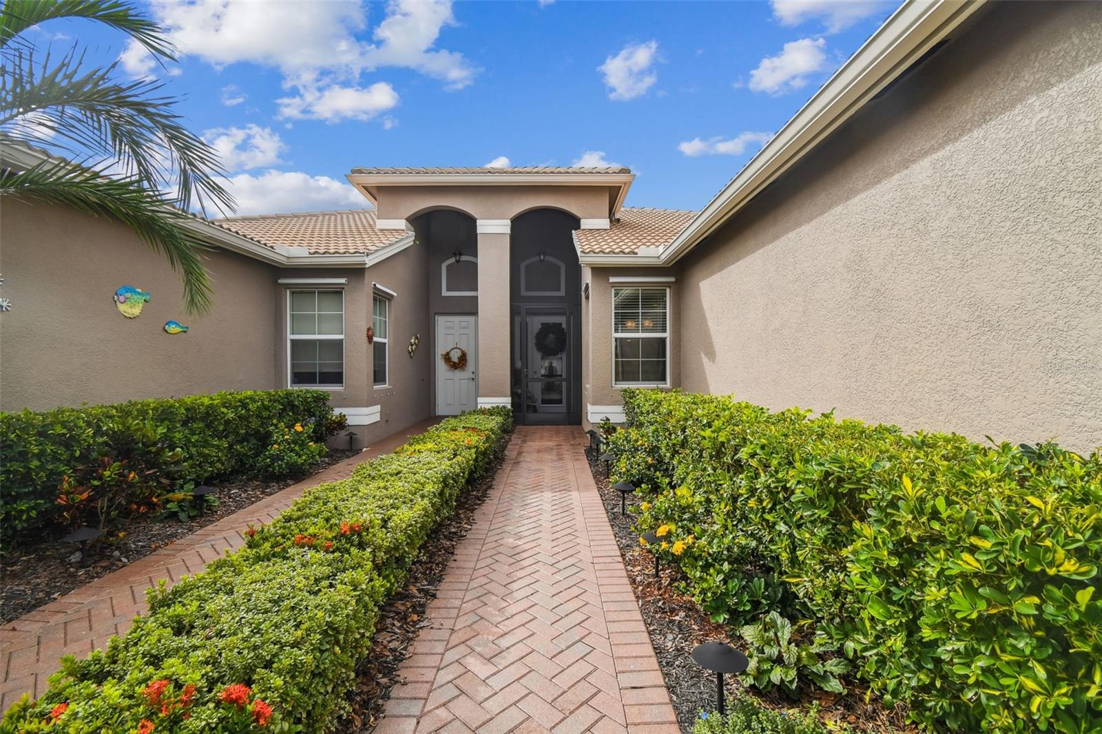 VALENCIA LAKES - Residential