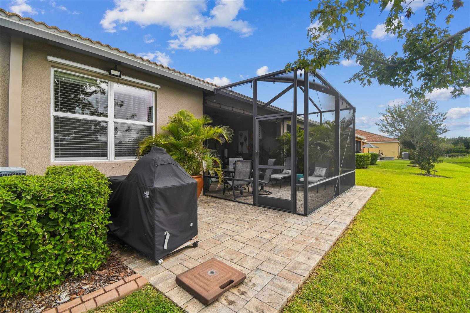 VALENCIA LAKES - Residential