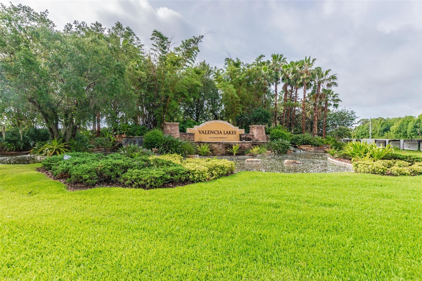 VALENCIA LAKES - Residential