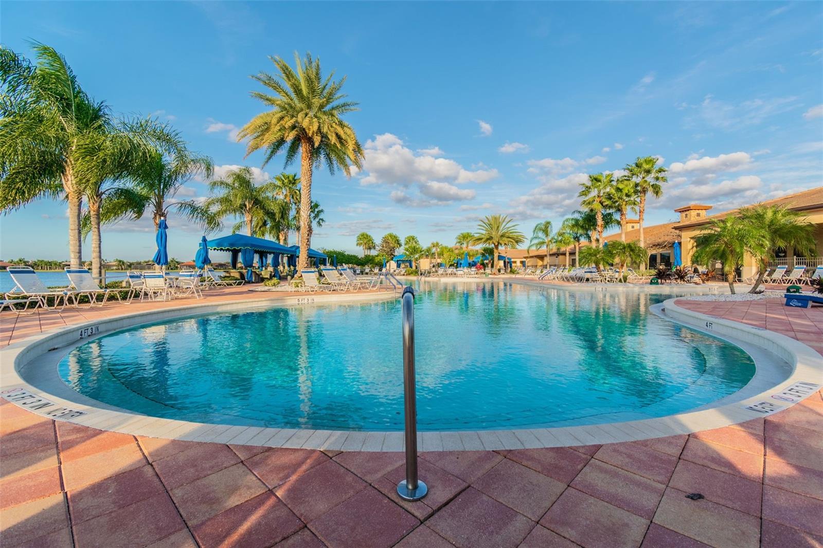 VALENCIA LAKES - Residential