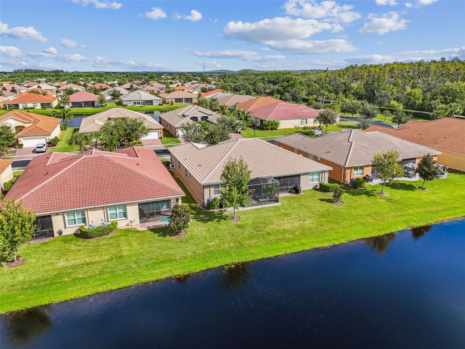 VALENCIA LAKES - Residential