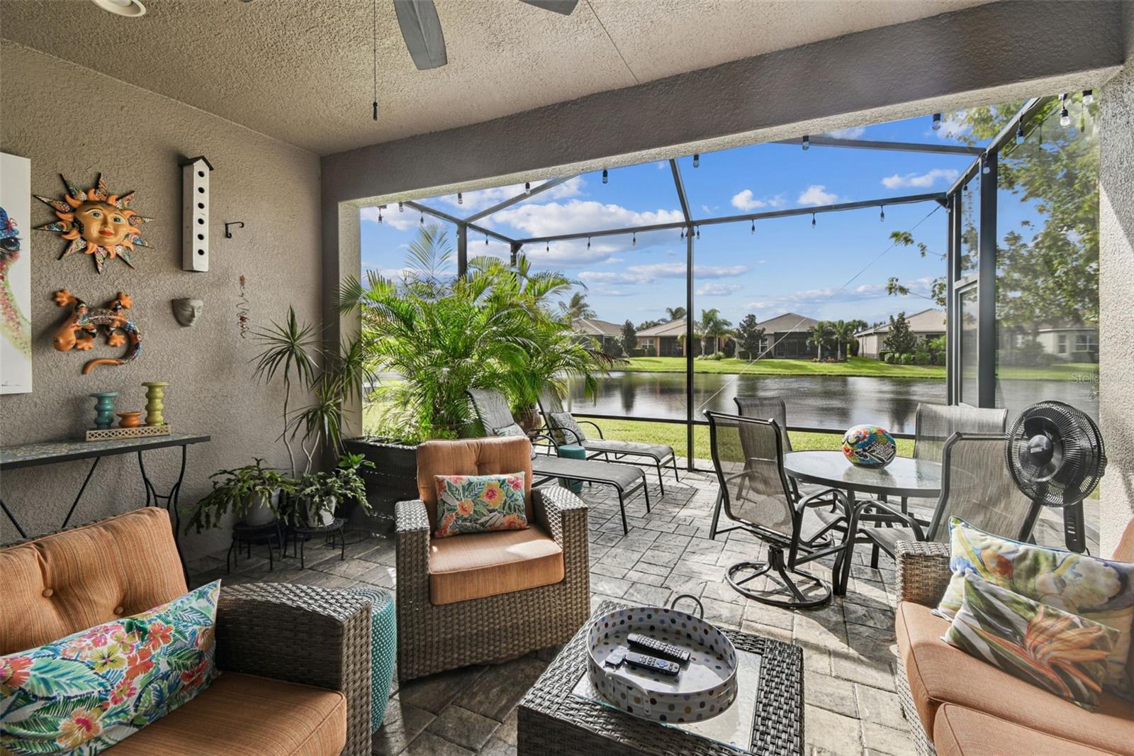 VALENCIA LAKES - Residential