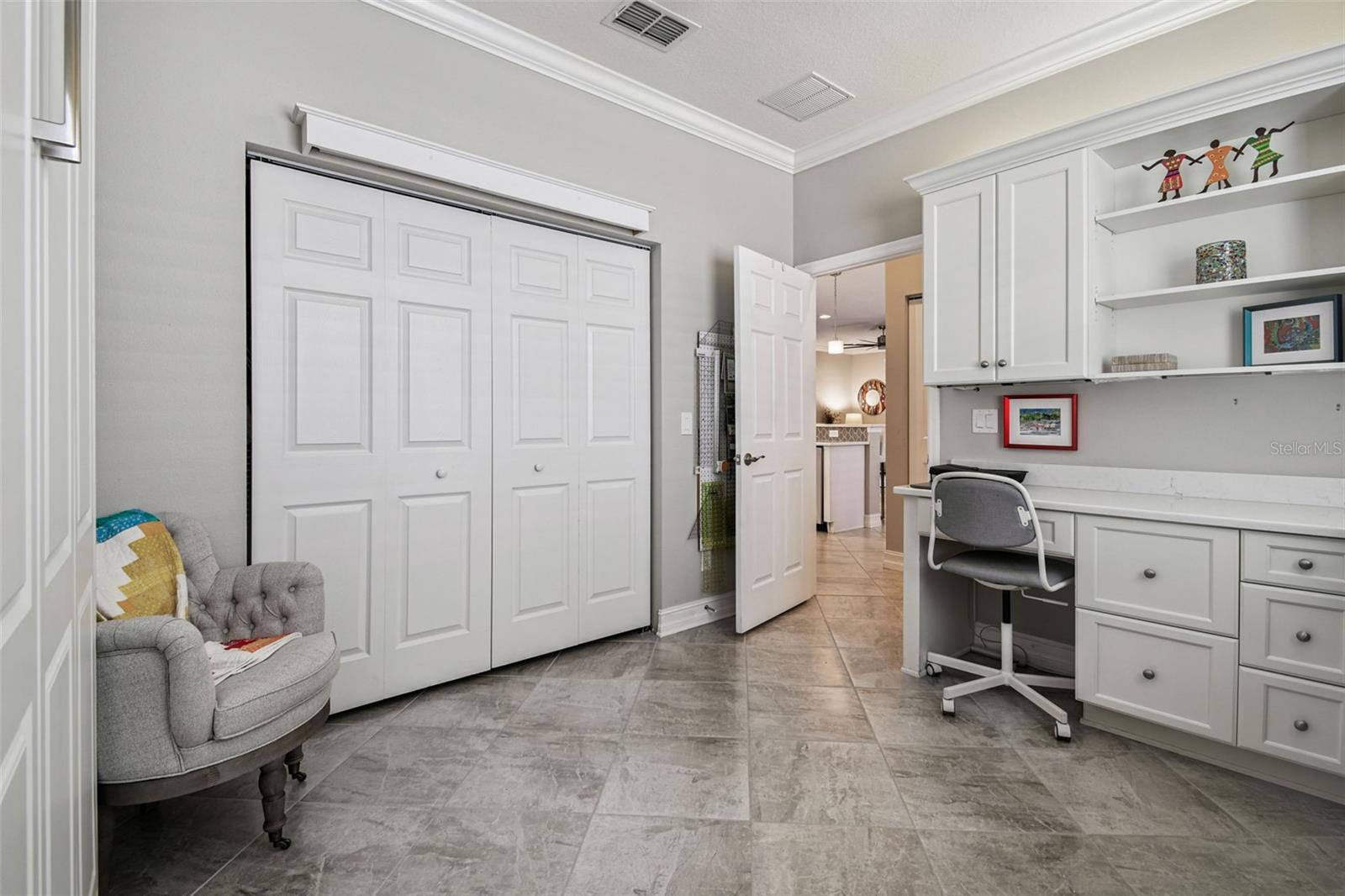 VALENCIA LAKES - Residential