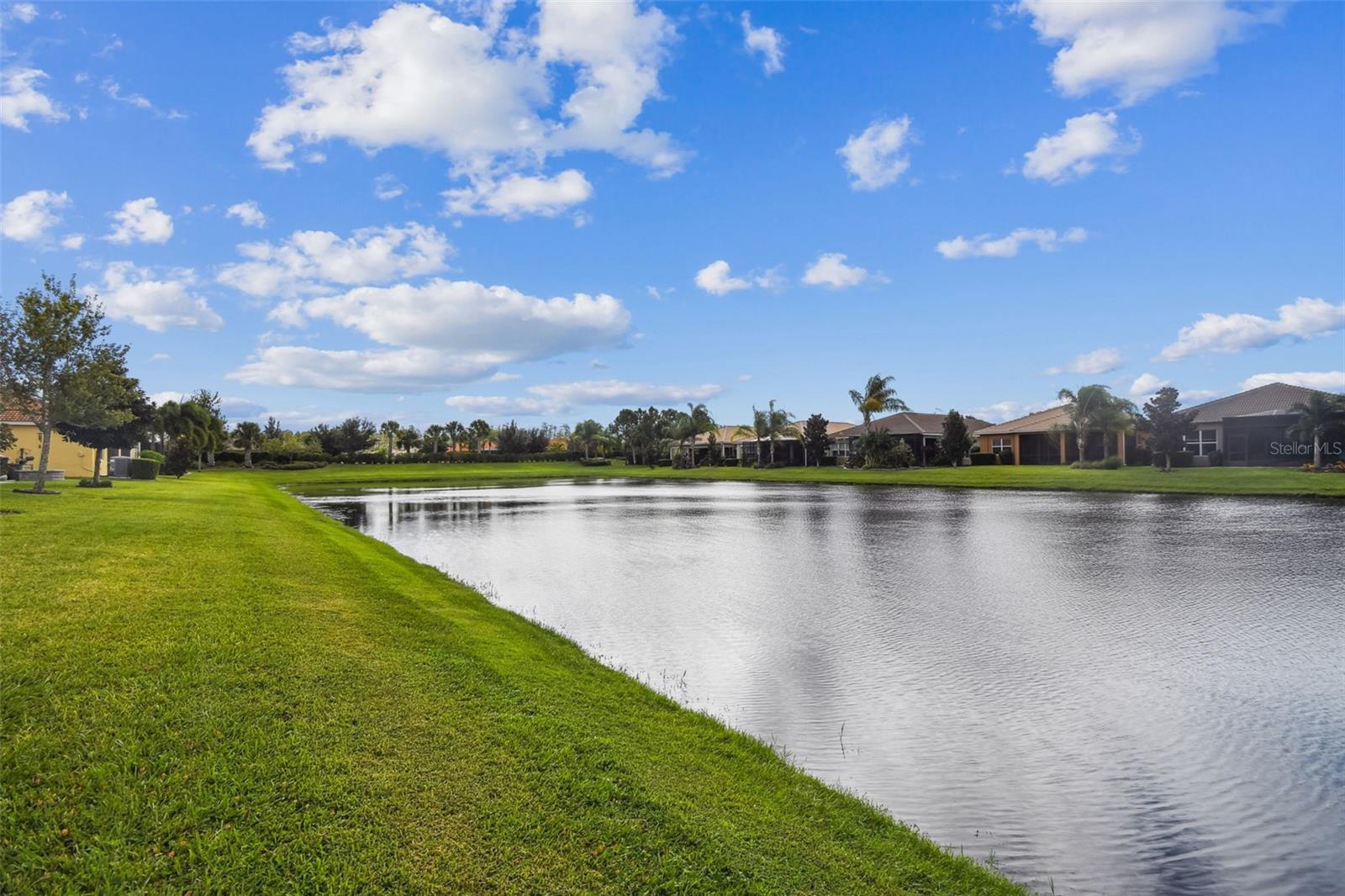 VALENCIA LAKES - Residential