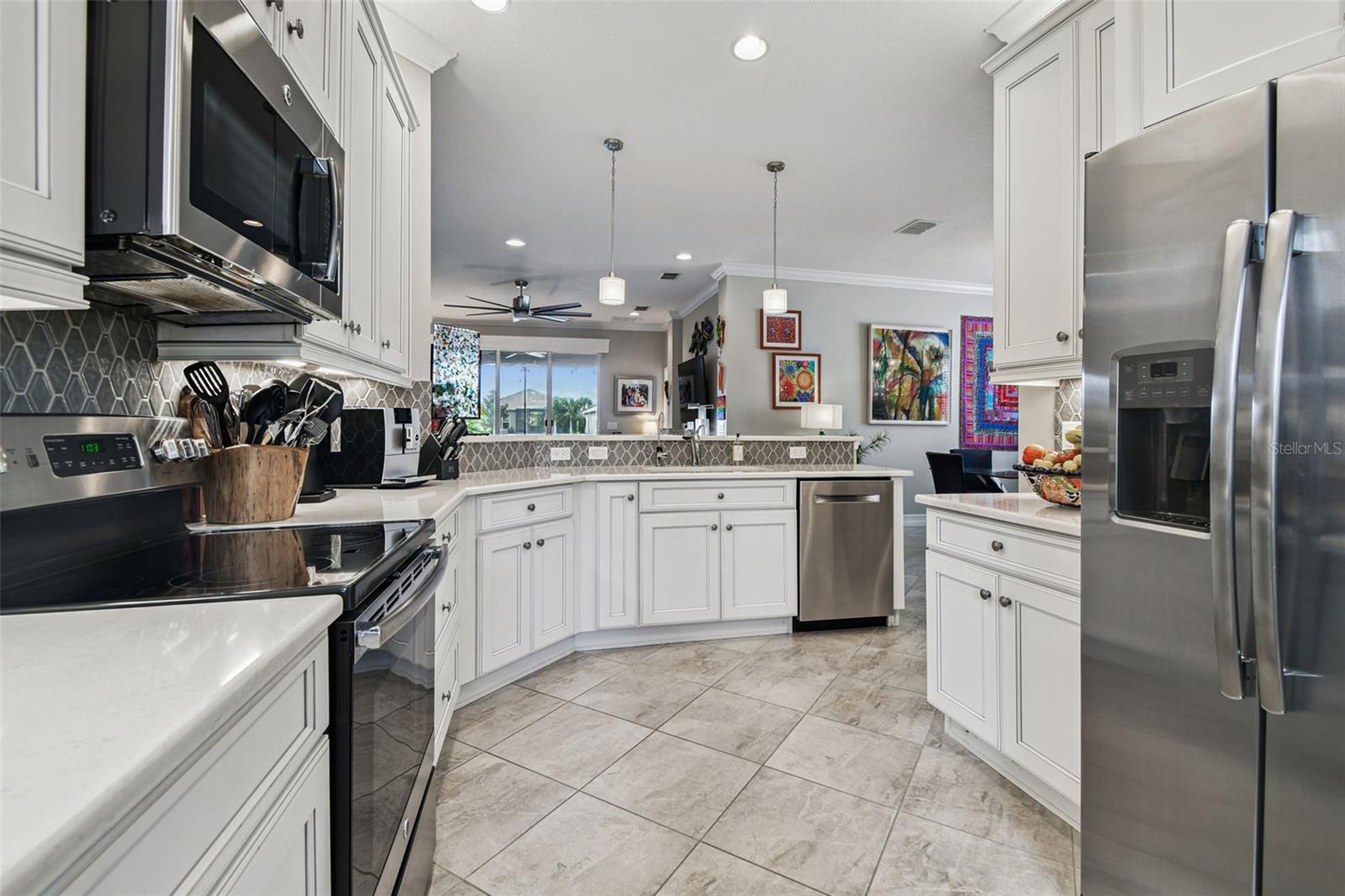 VALENCIA LAKES - Residential