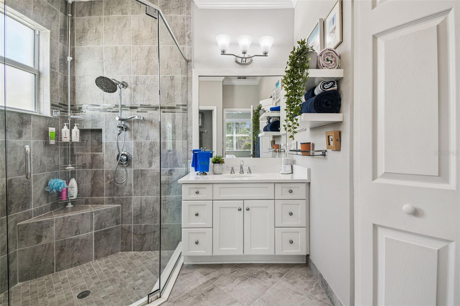 VALENCIA LAKES - Residential