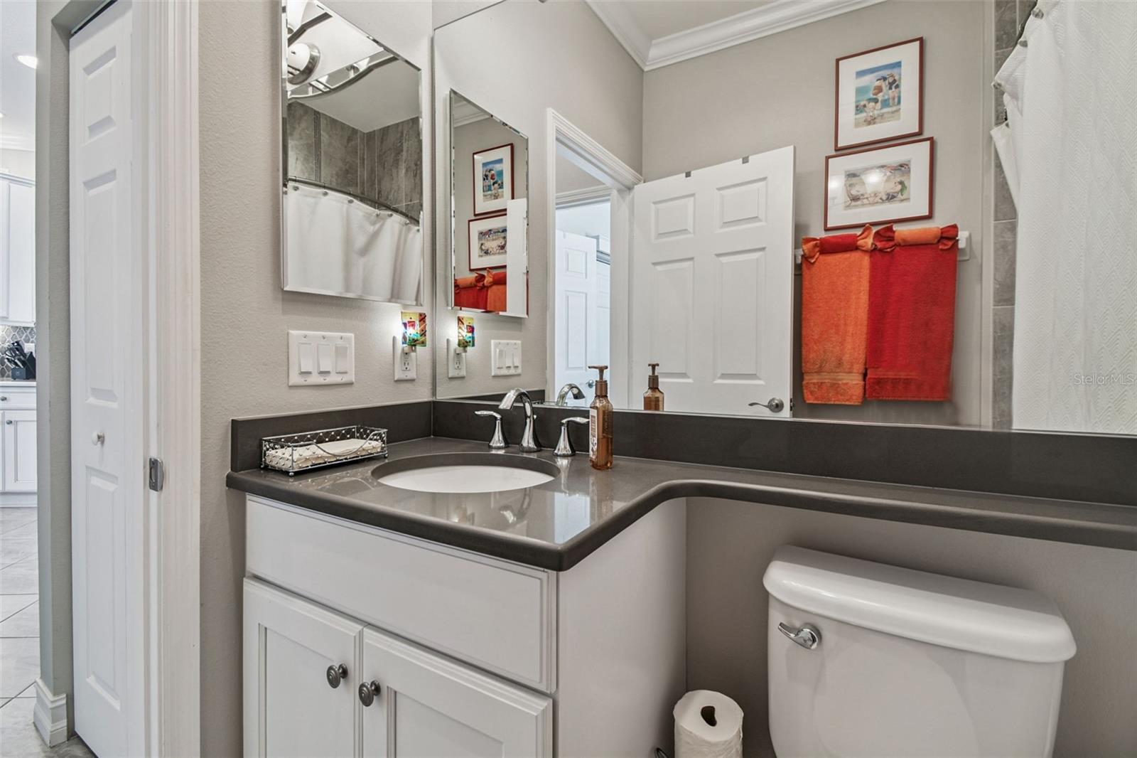 VALENCIA LAKES - Residential