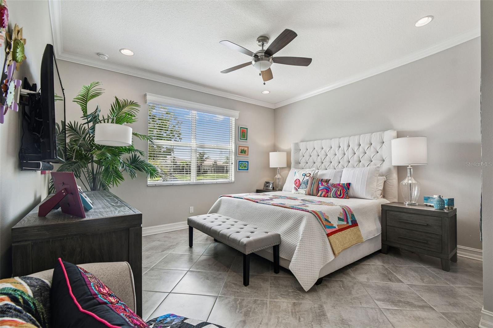 VALENCIA LAKES - Residential
