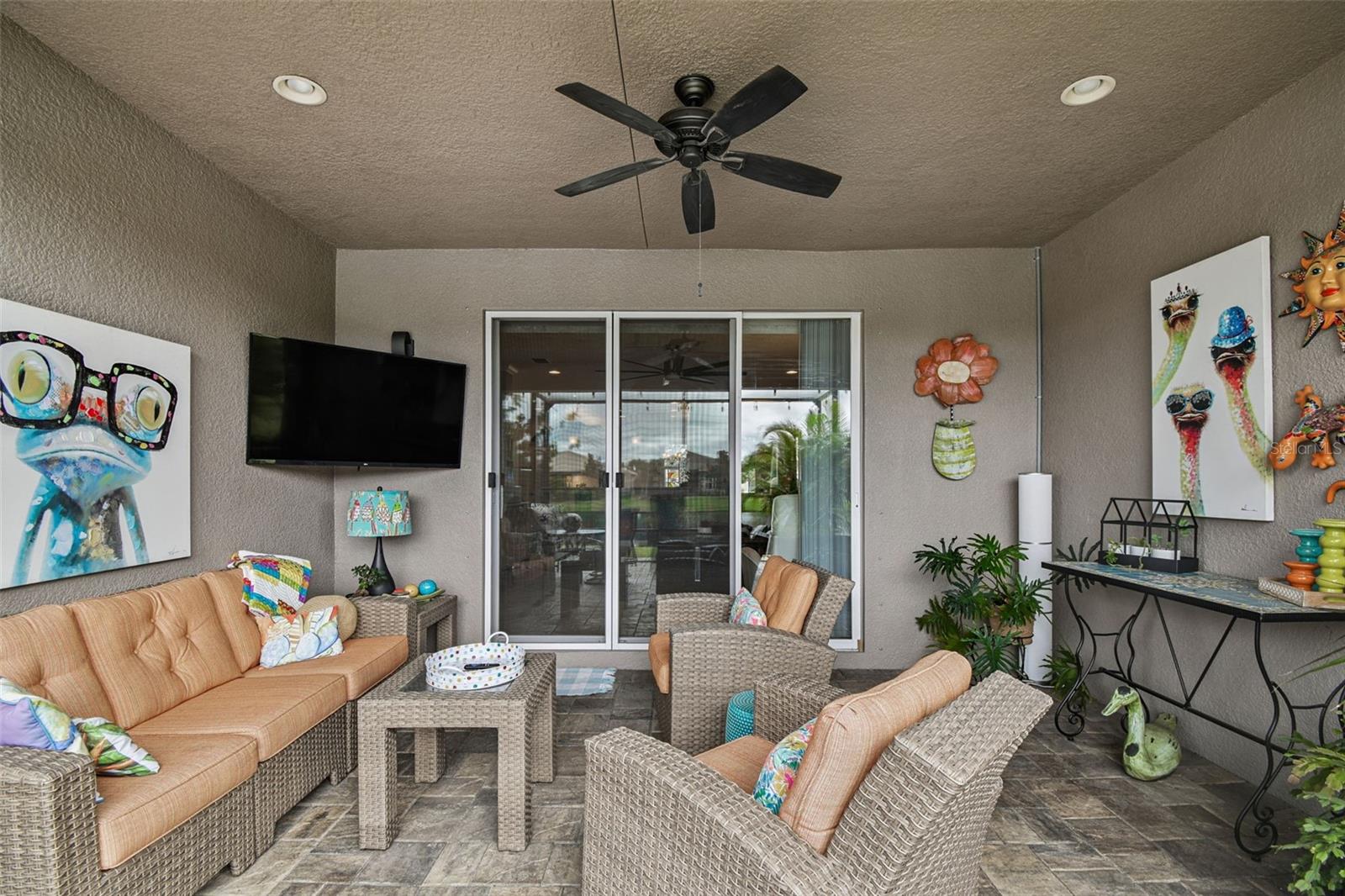VALENCIA LAKES - Residential